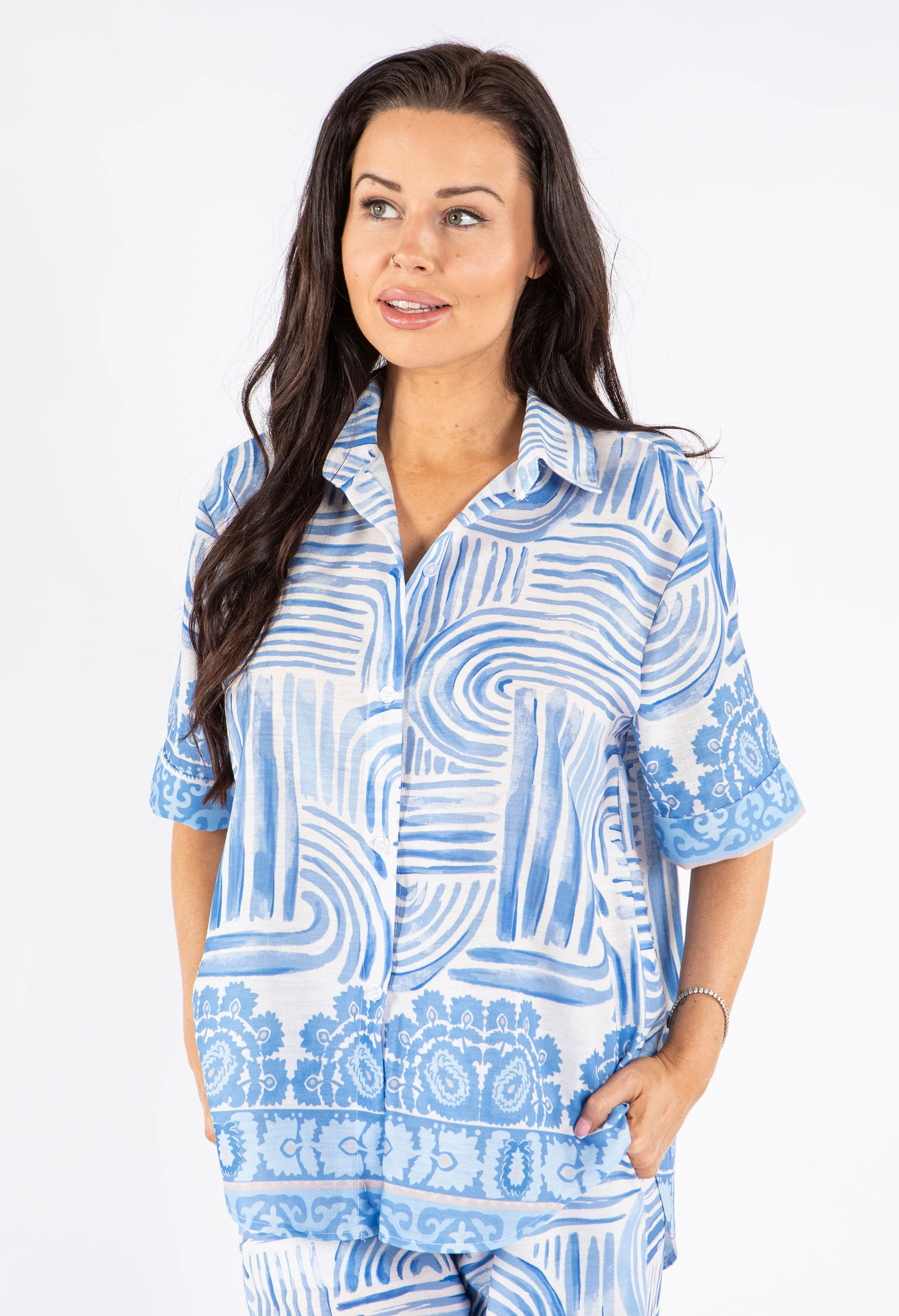 Abstratc Print V-Neck Shirt - Image 10