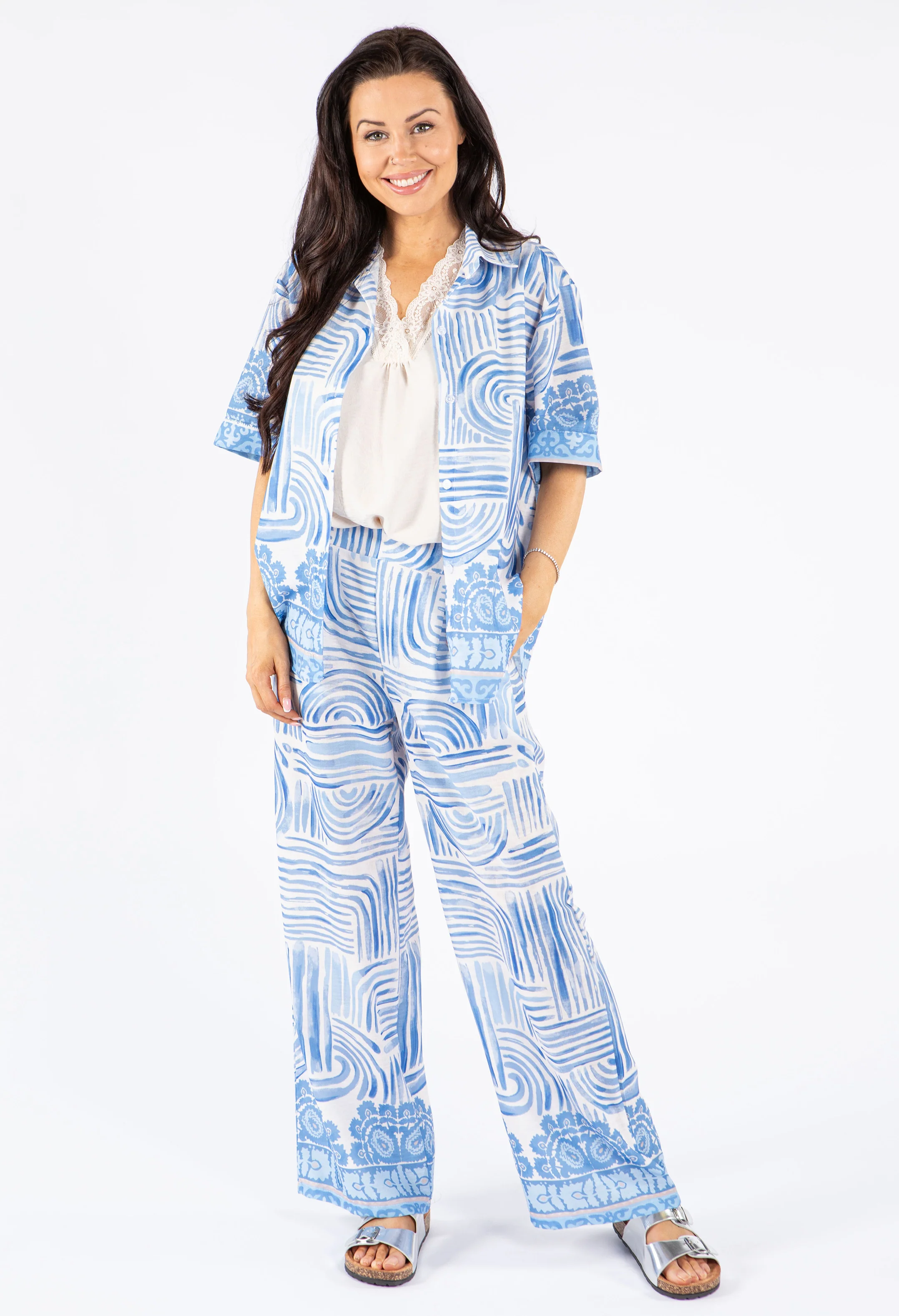 Abstratc Print V-Neck Shirt - Image 9