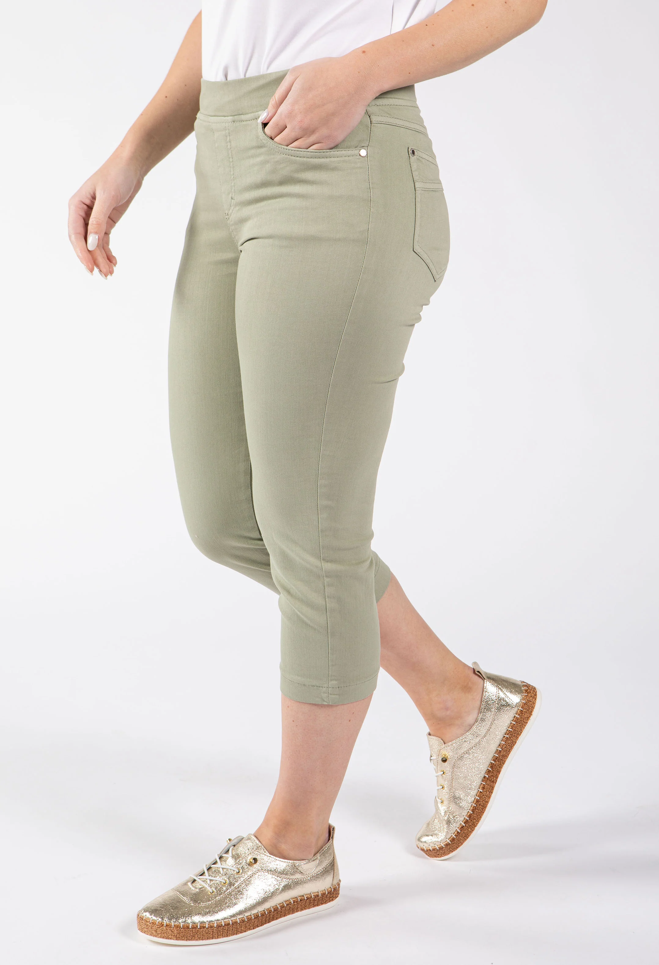 Angelika Jump In Capri Trousers - Image 12