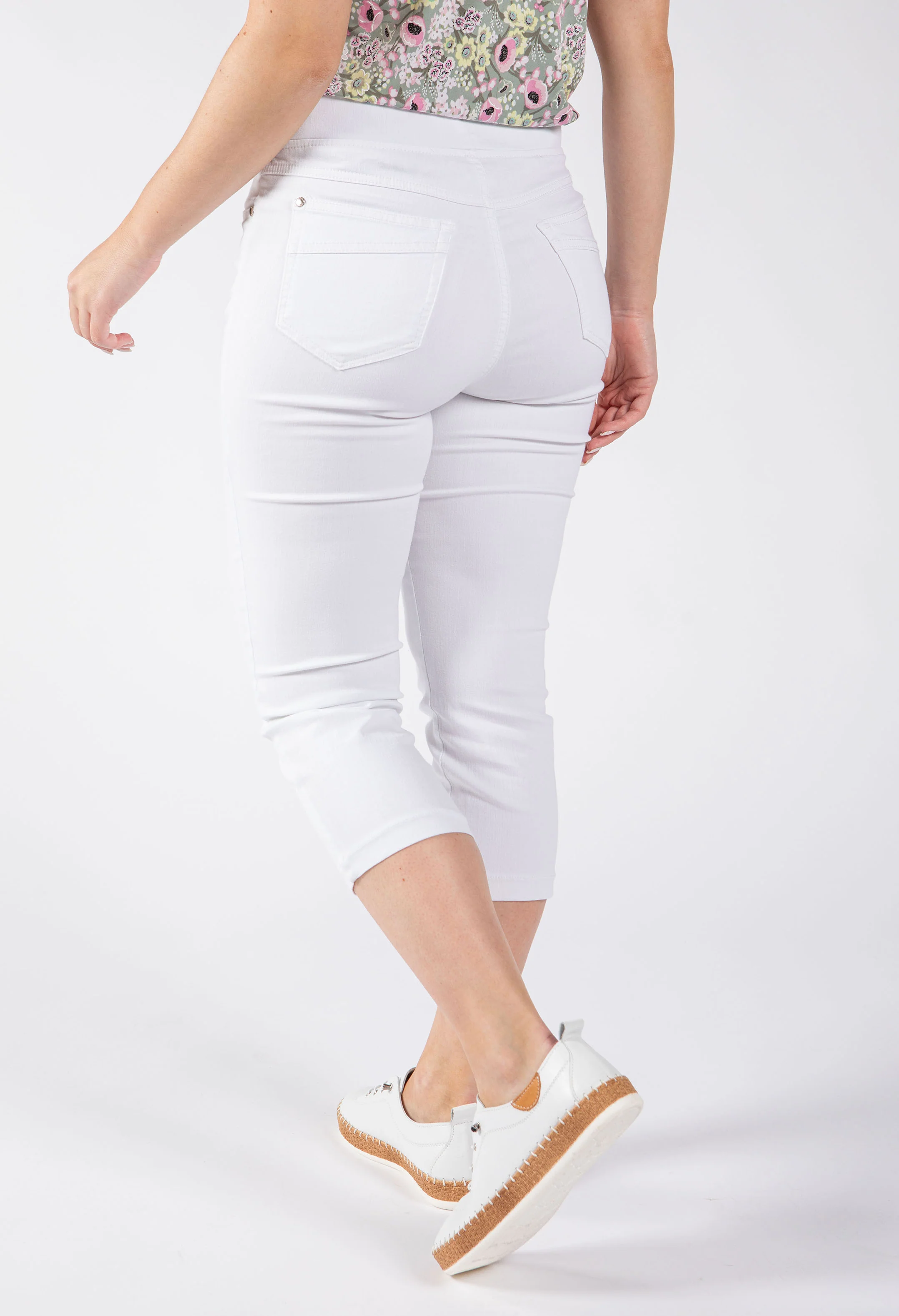 Angelika Jump In Capri Trousers - Image 21