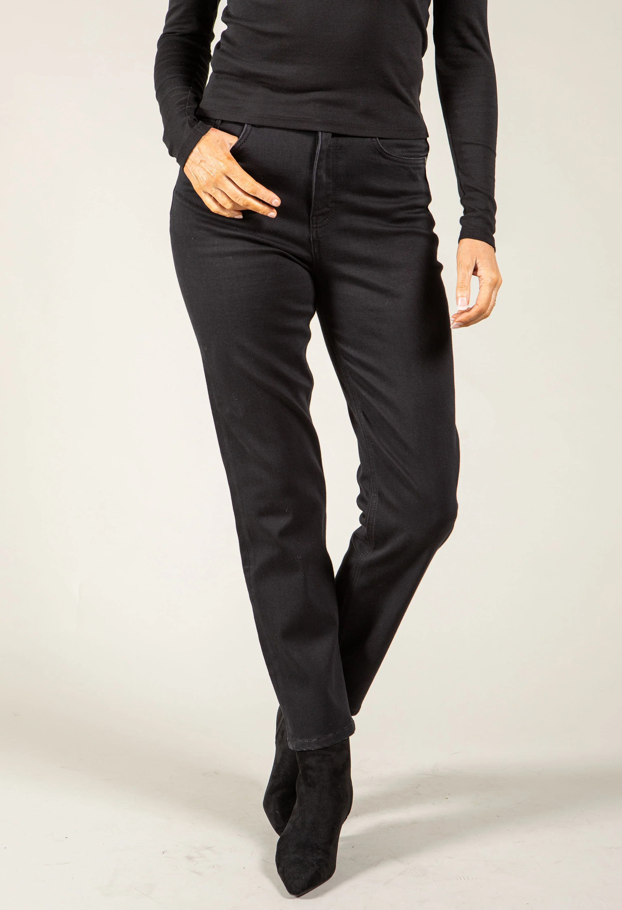 Bailey Relaxed Fit Jeans - Image 2