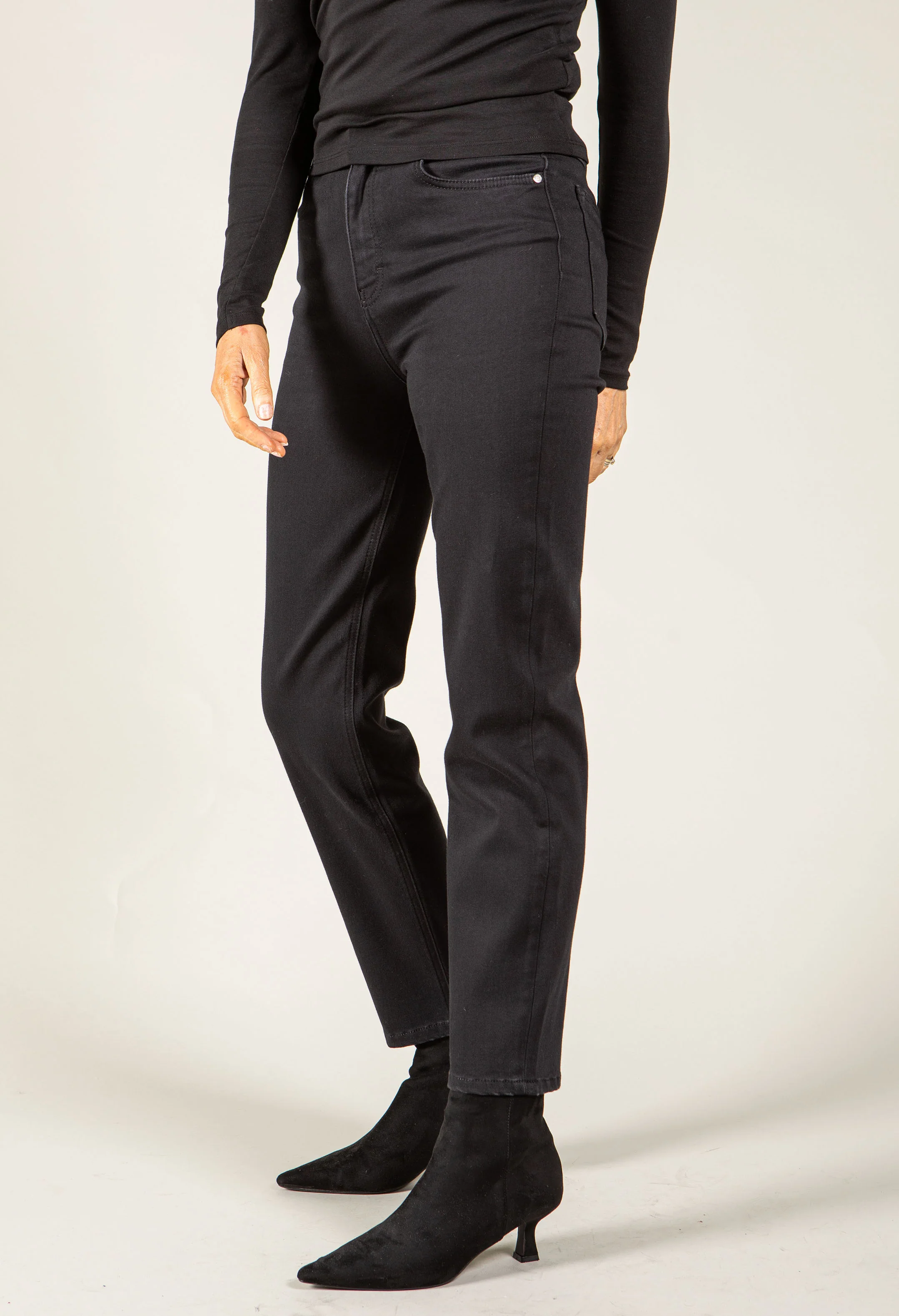 Bailey Relaxed Fit Jeans - Image 3
