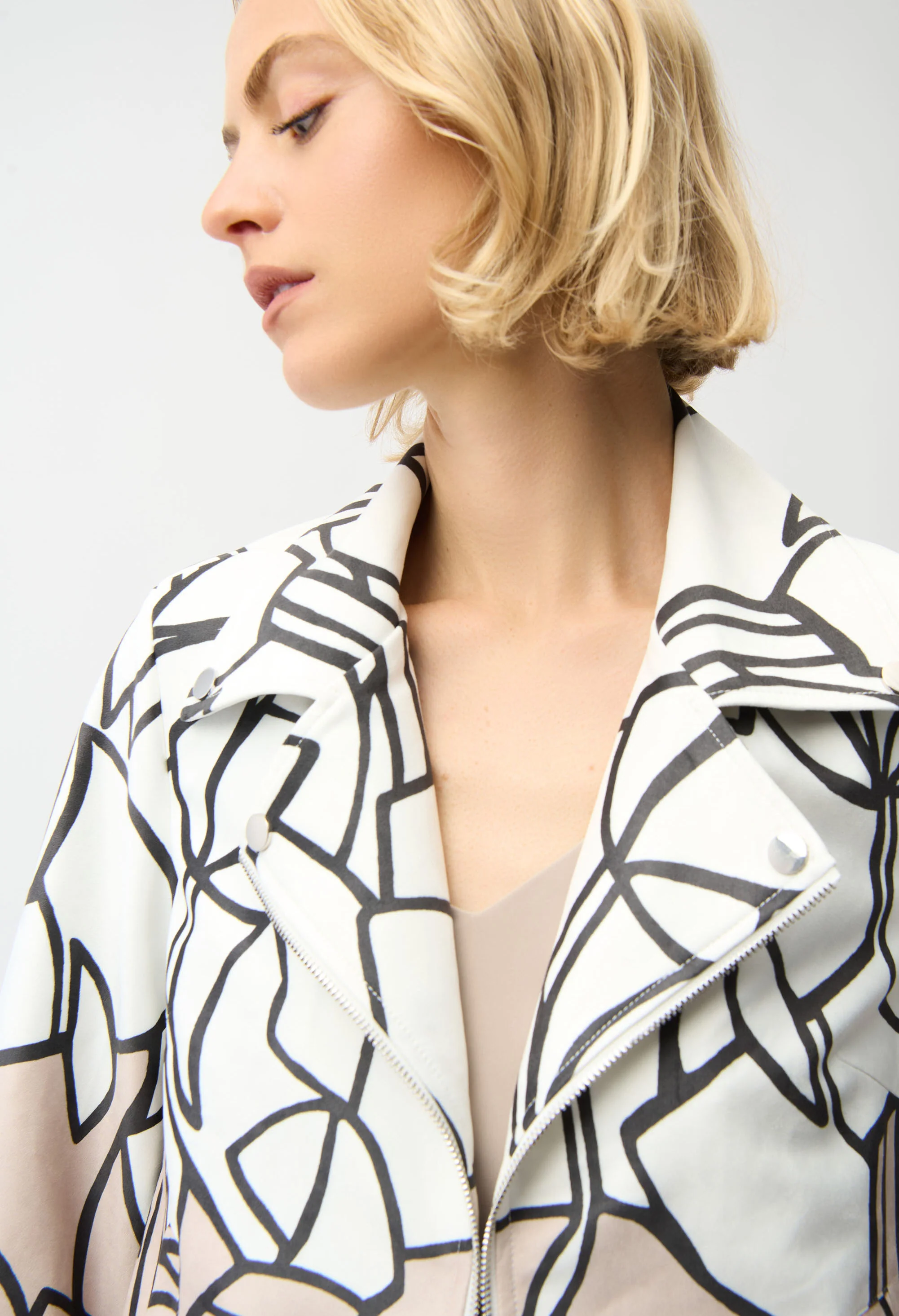 Collared Hip-length Blazer - Image 4