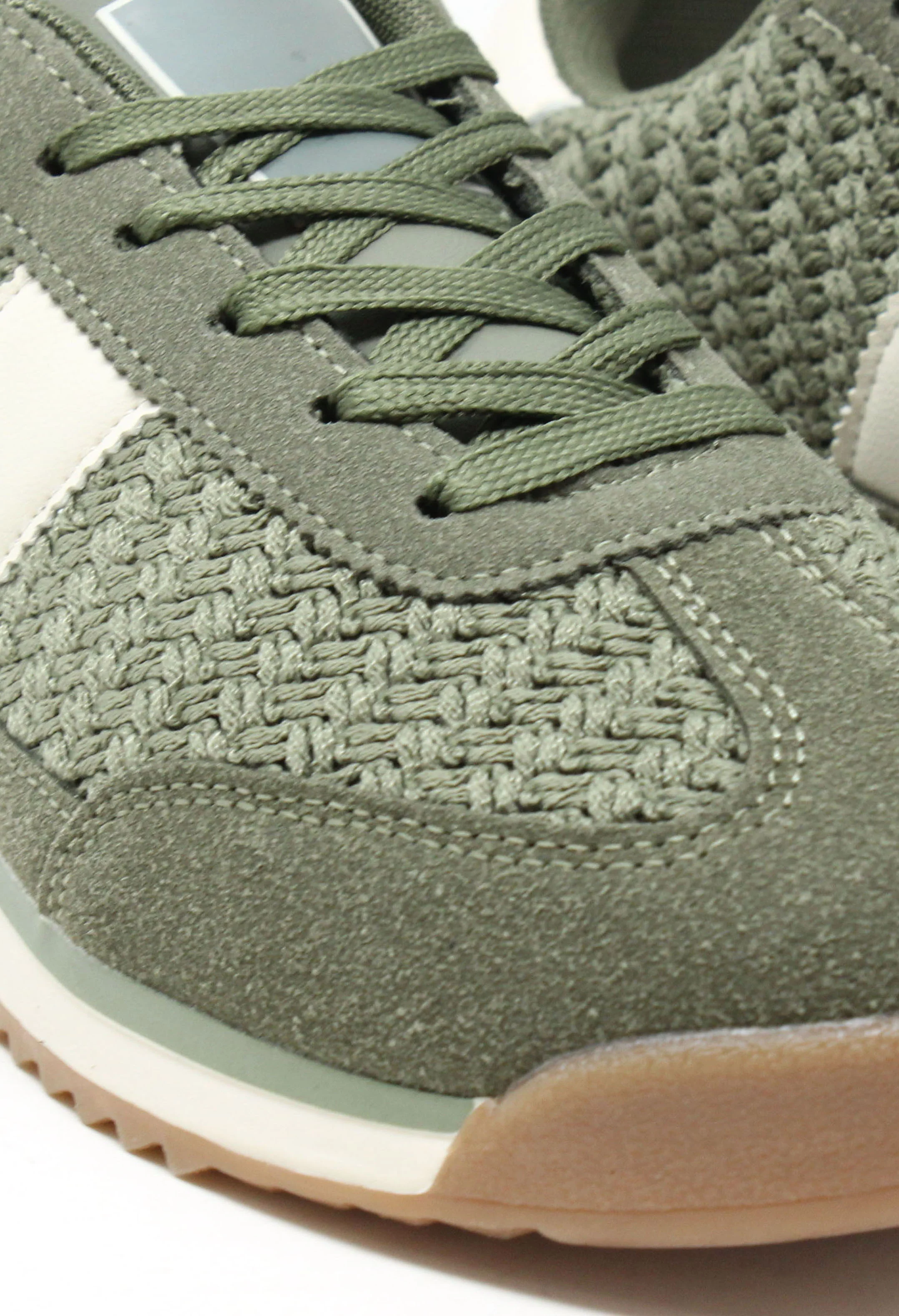 Crochet Detail Trainer - Image 13