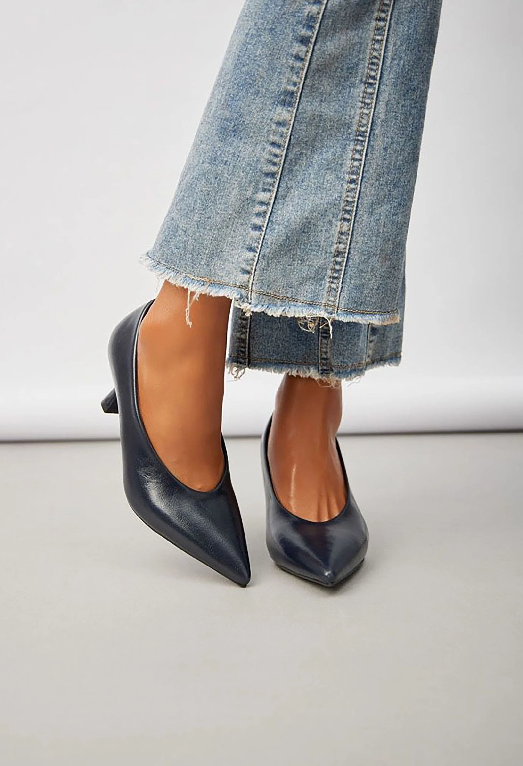 Curved Court Heel - Image 10