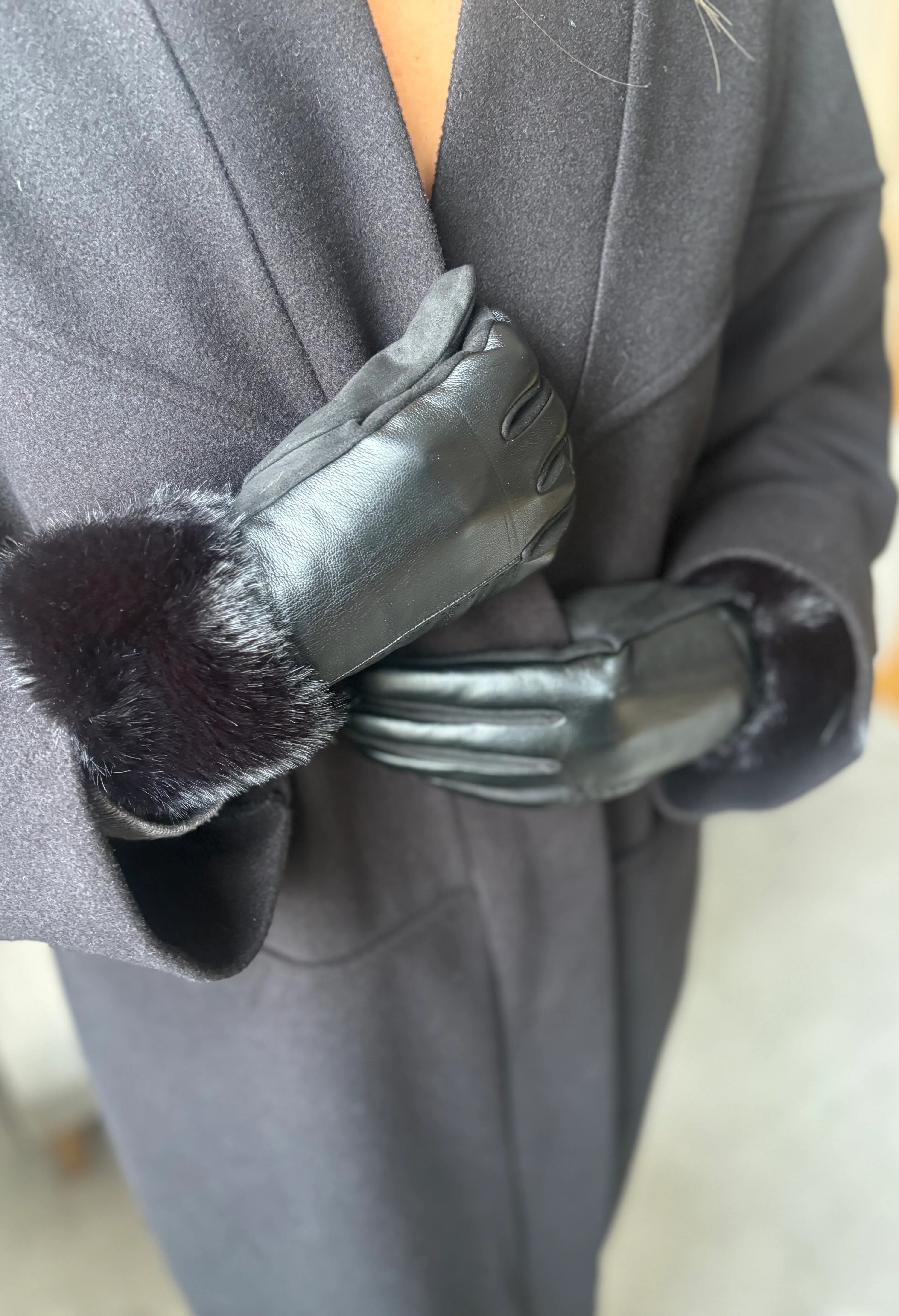 Faux-Fur Trim Gloves - Image 11