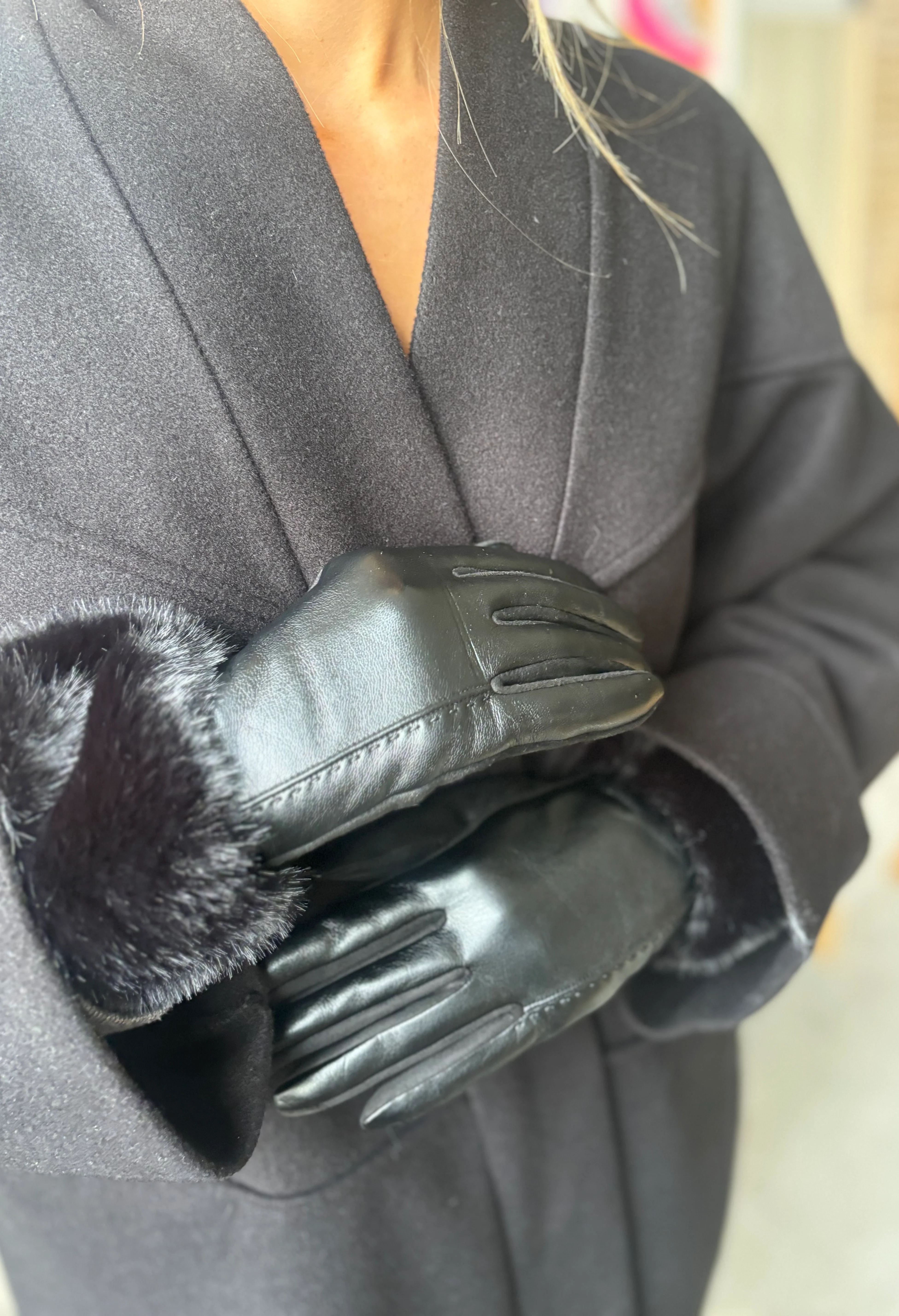 Faux-Fur Trim Gloves - Image 12