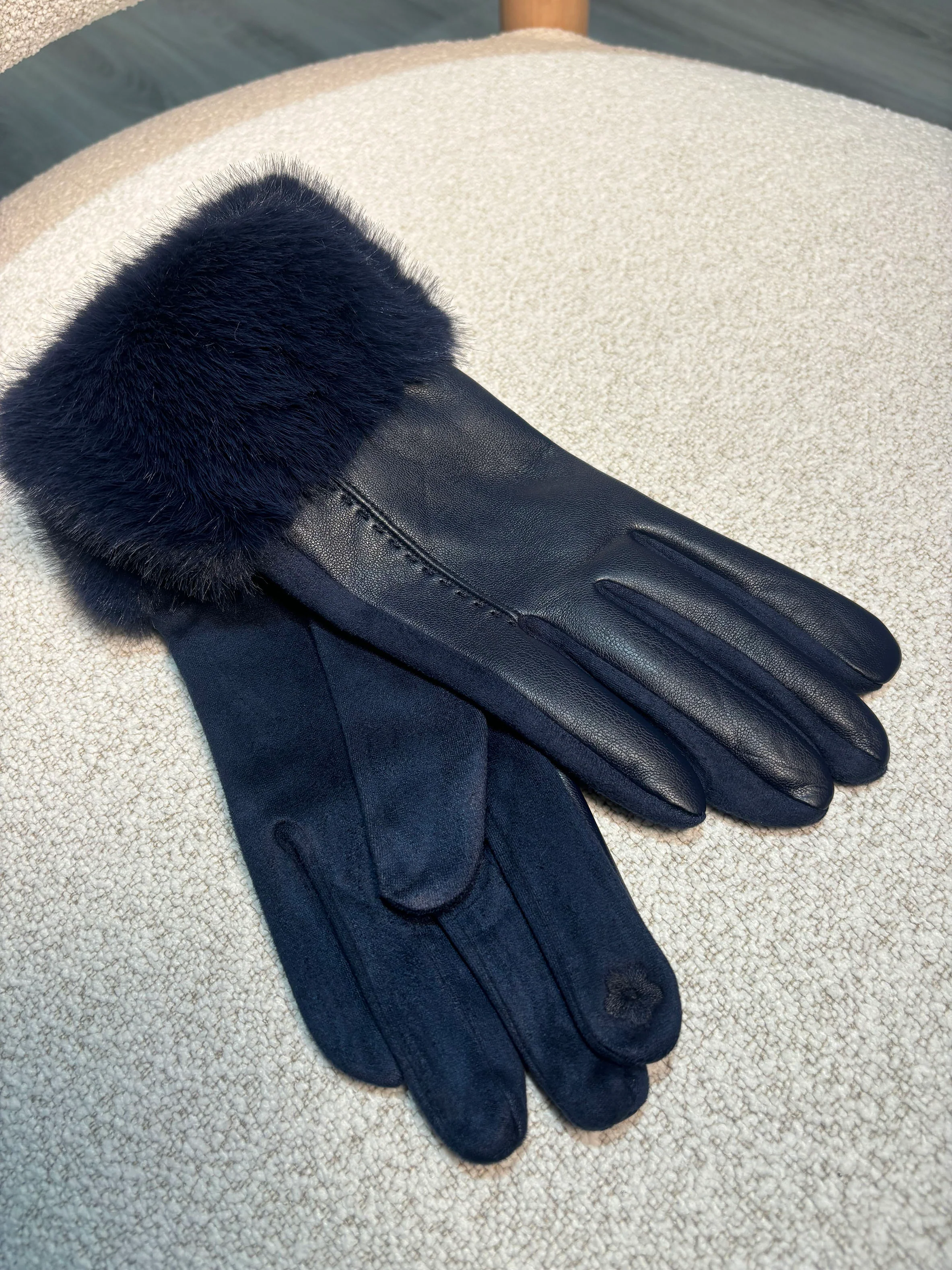 Faux-Fur Trim Gloves - Image 16