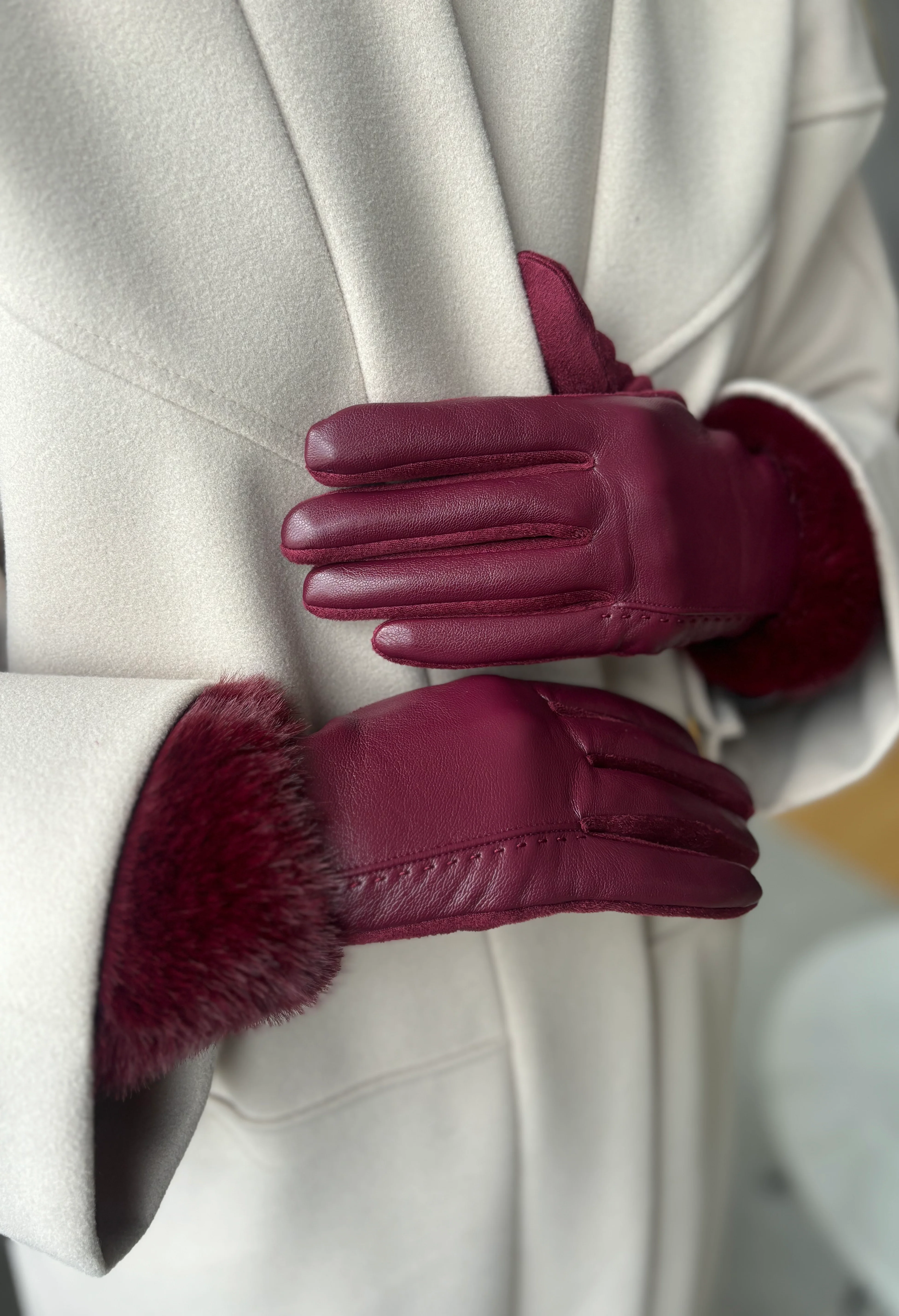 Faux-Fur Trim Gloves - Image 4