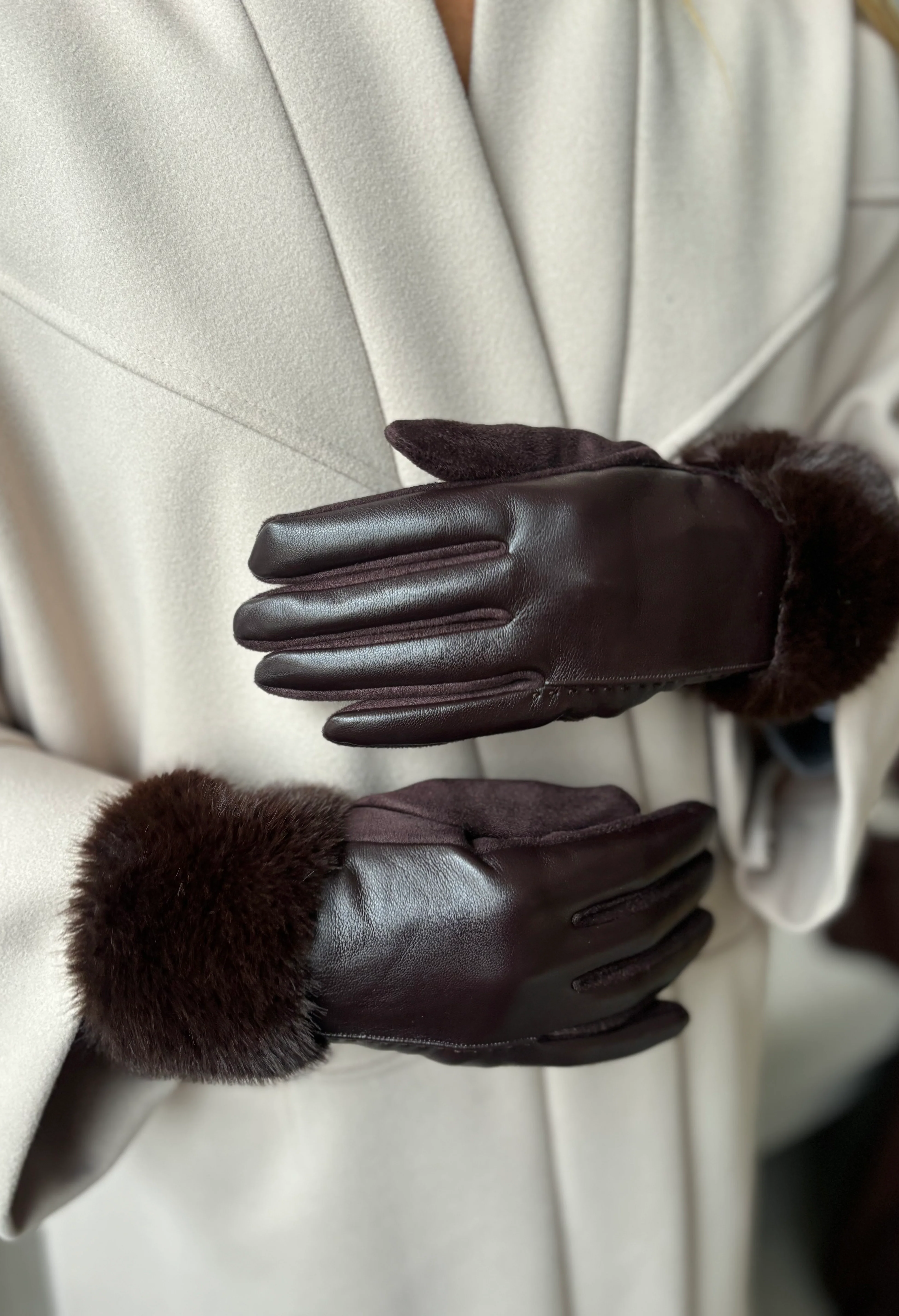 Faux-Fur Trim Gloves - Image 8