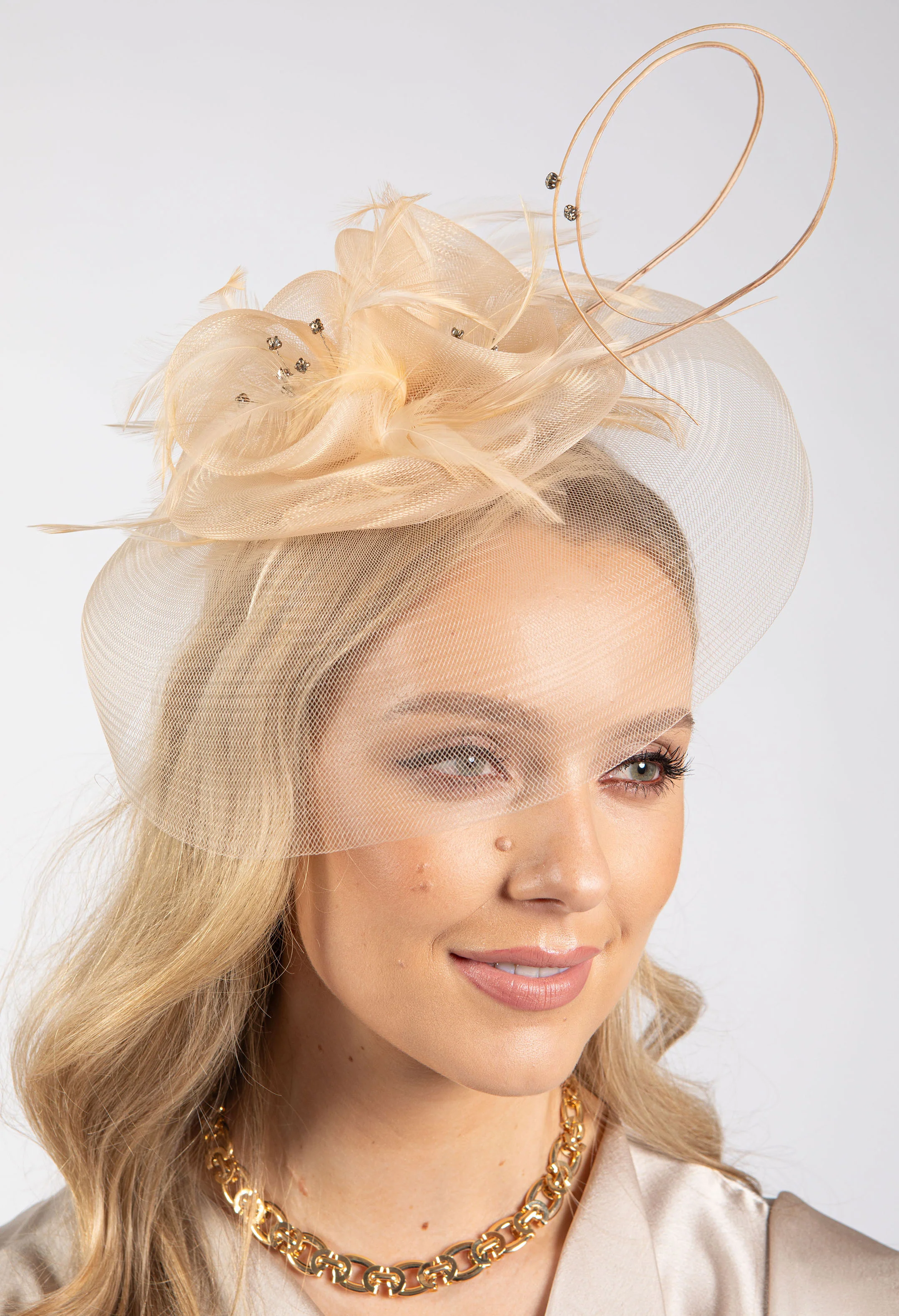 Feather & Diamante Detail Fascinator - Image 10