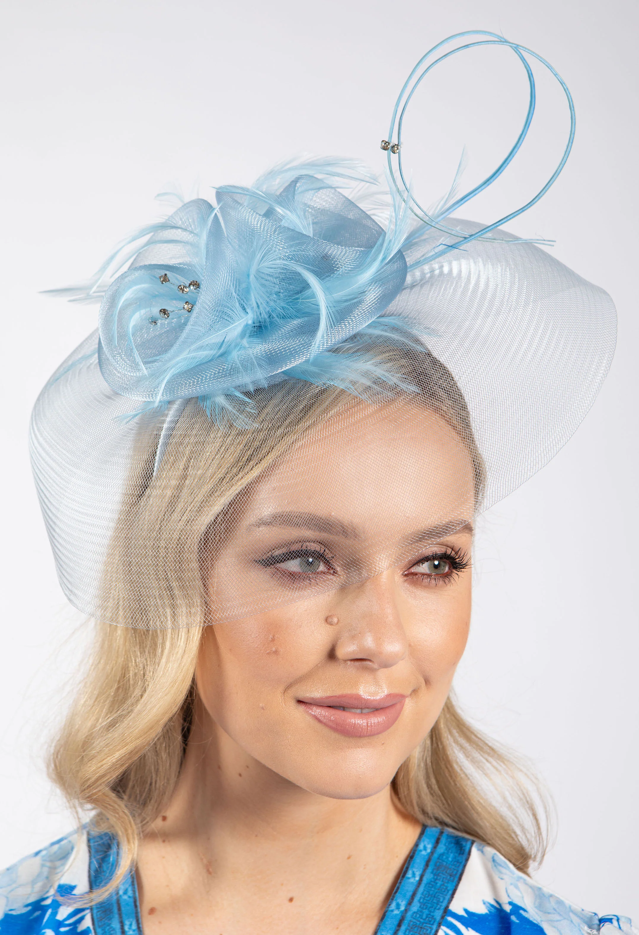 Feather & Diamante Detail Fascinator - Image 3
