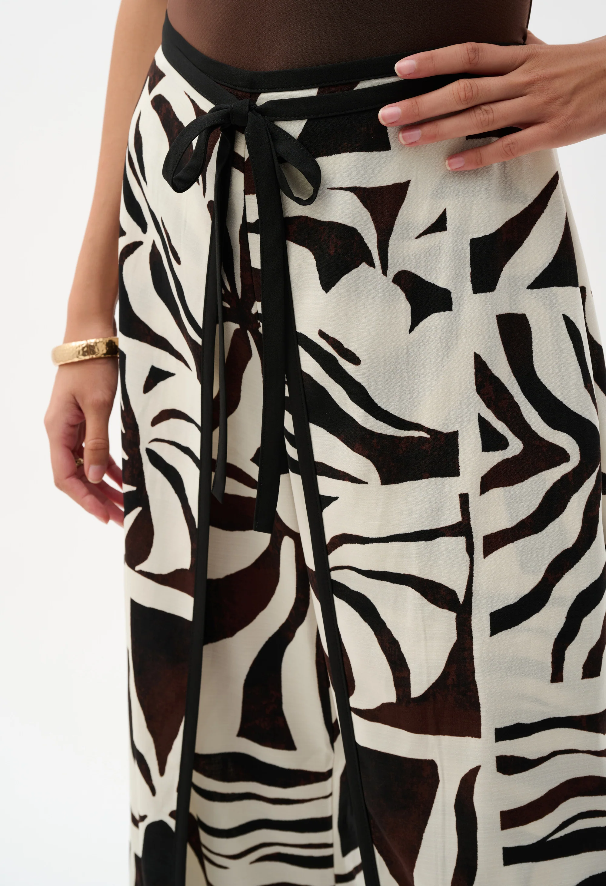Floral High-waisted Trousers - Image 4