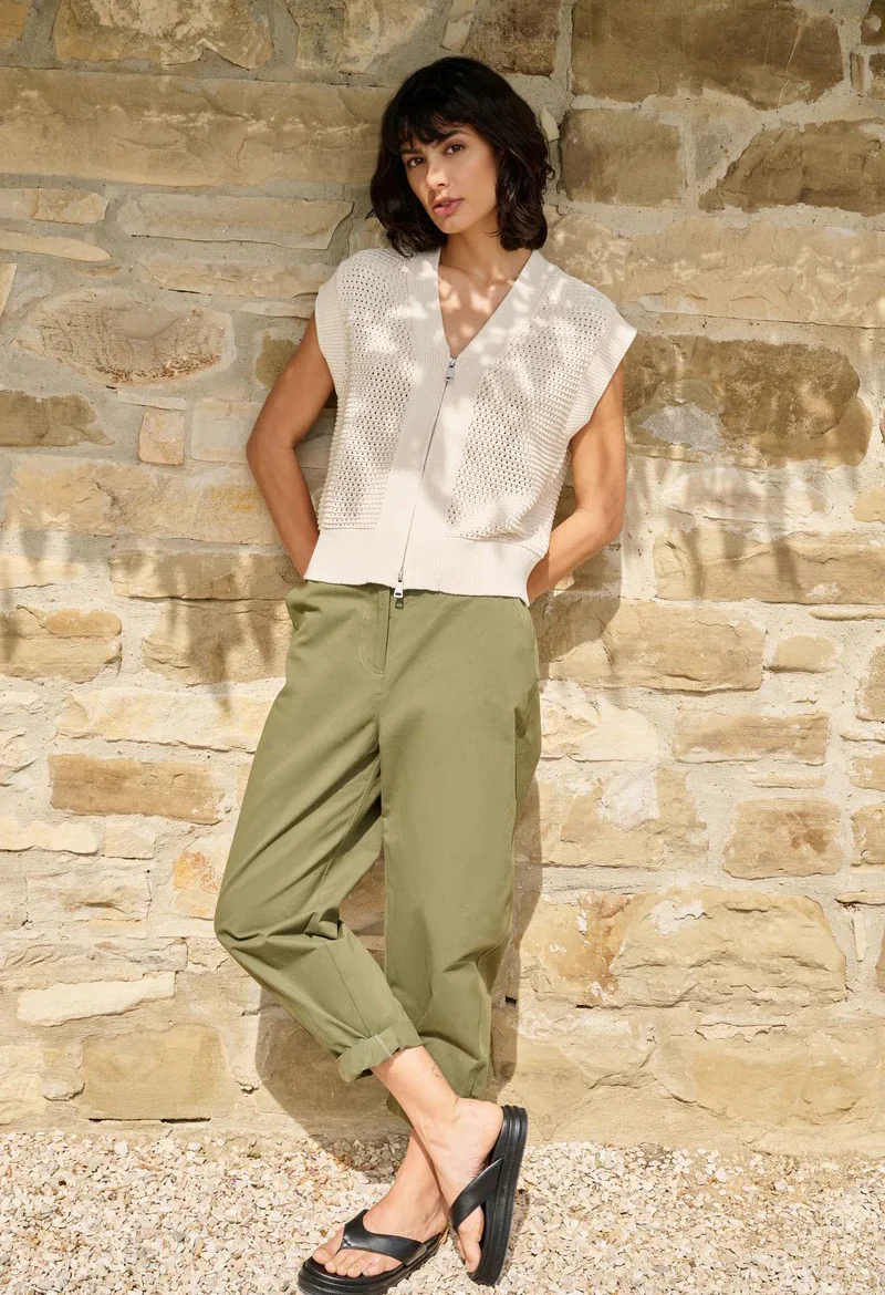 High waist barrel trousers with button detail - Image 4