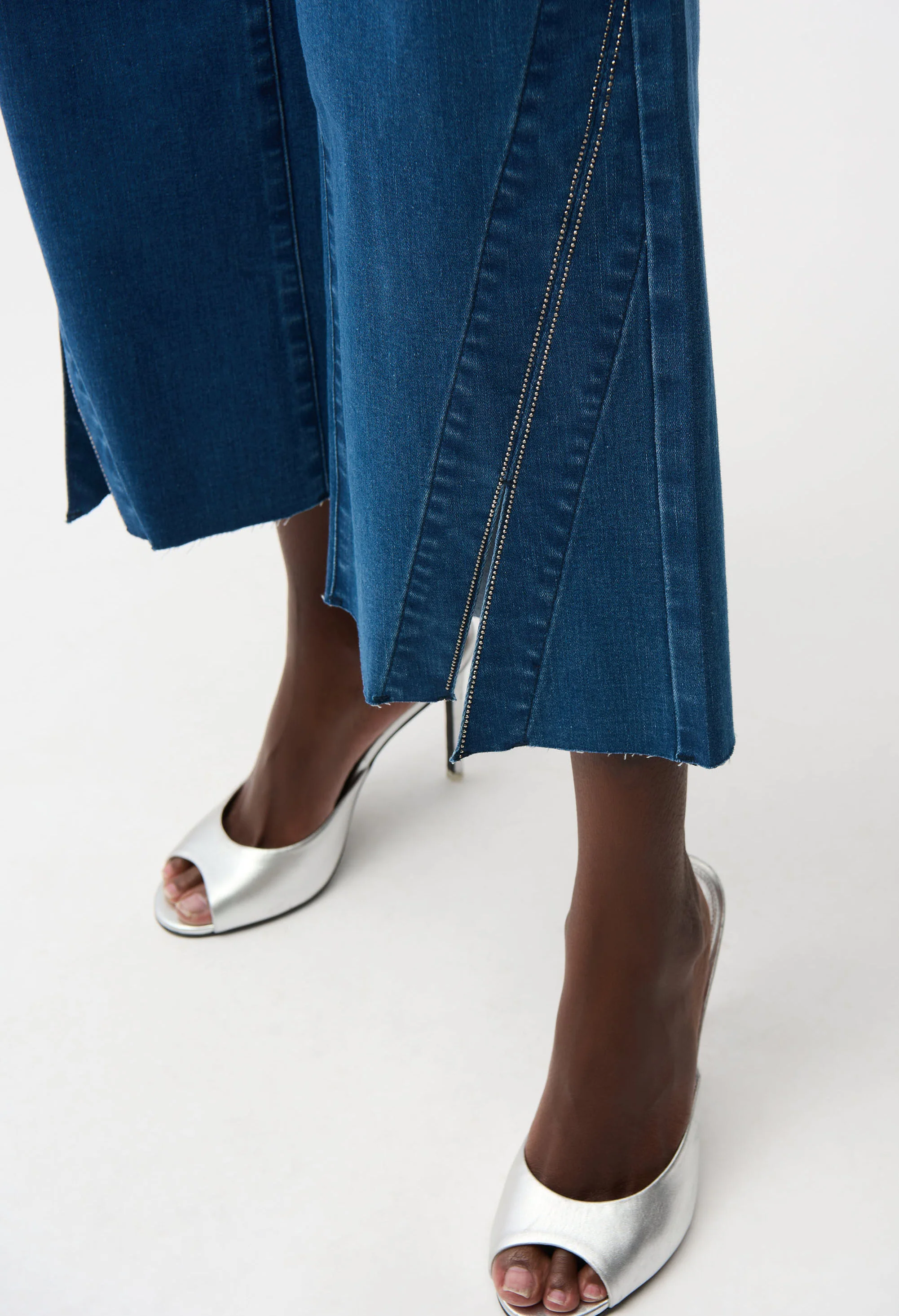 High-waisted Cropped Jeans - Image 4