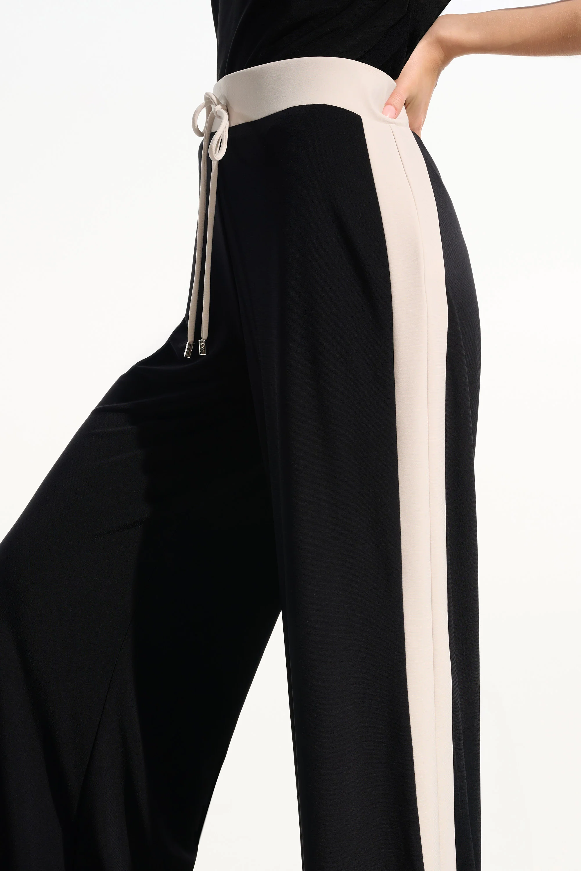 High-waisted Wide-leg Trousers - Image 4
