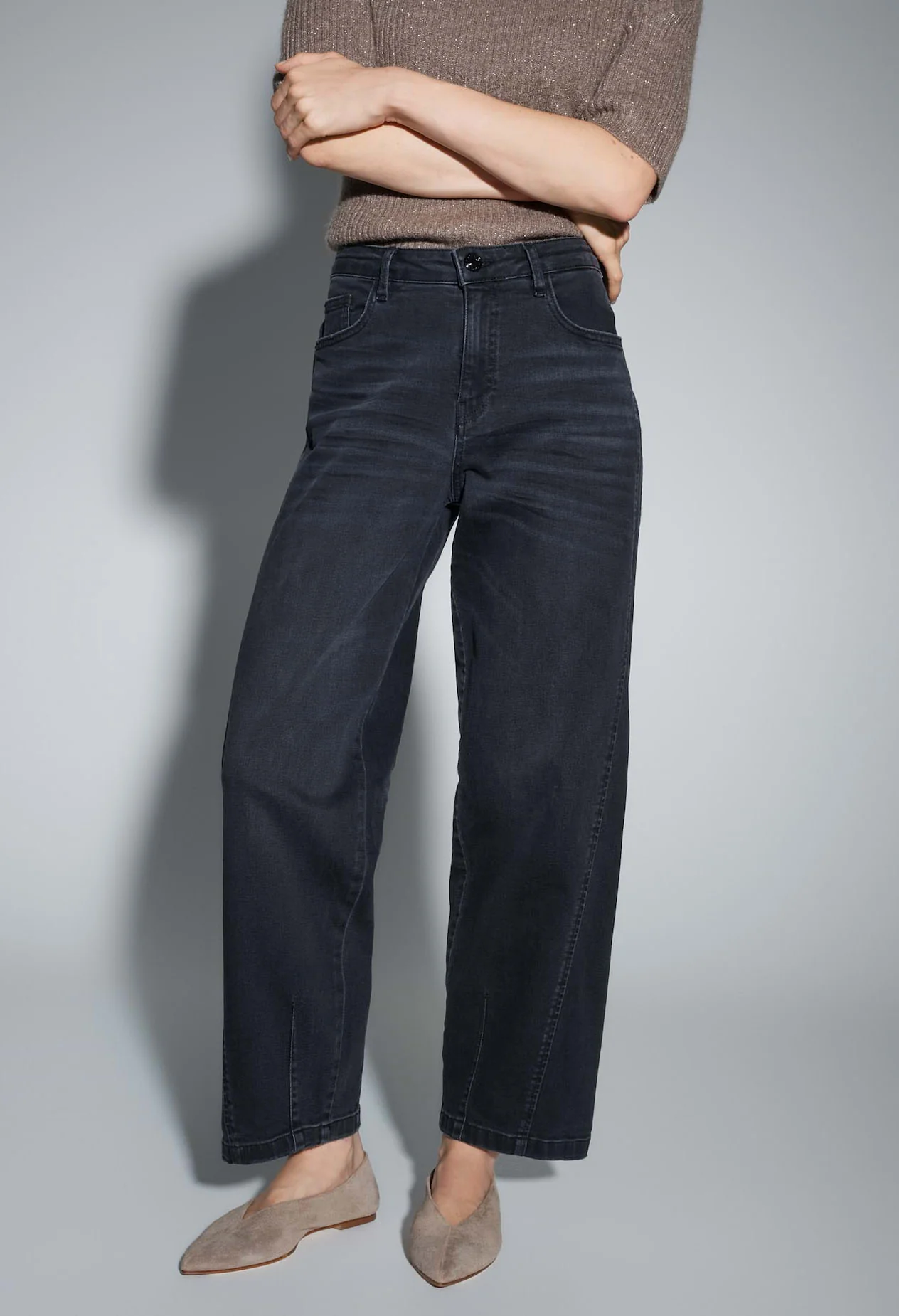 Lolah Edgy Barrel Jeans - Image 2