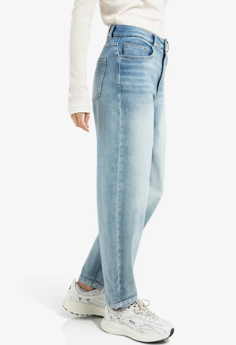 Loose Fit High Waist Jeans - Image 3