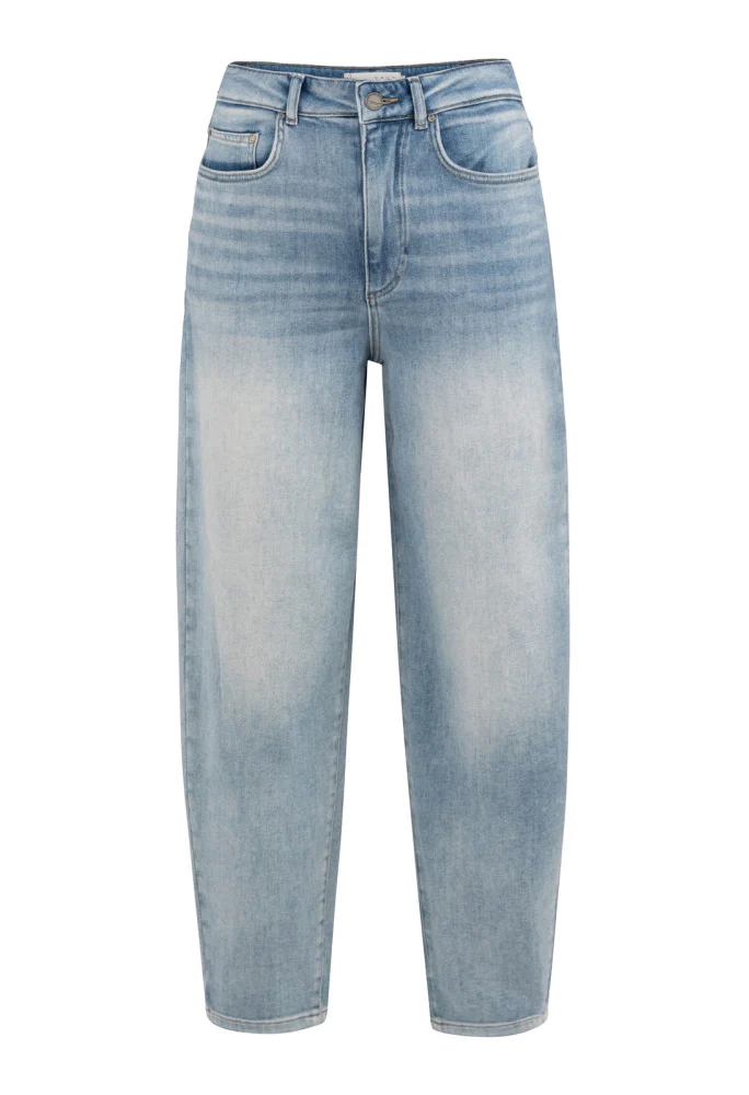 Loose Fit High Waist Jeans - Image 4