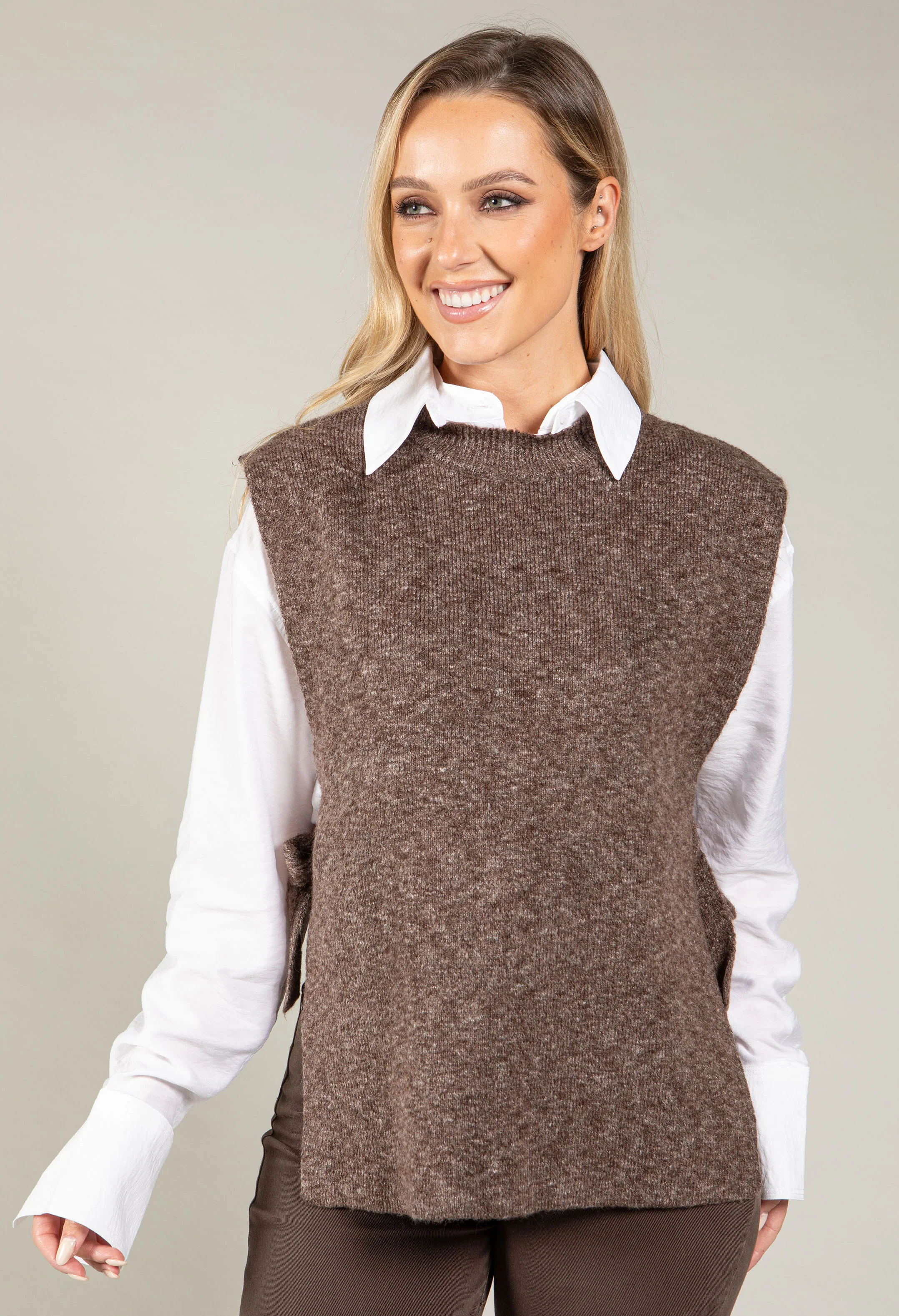 Luna Knitted Vest - Image 9