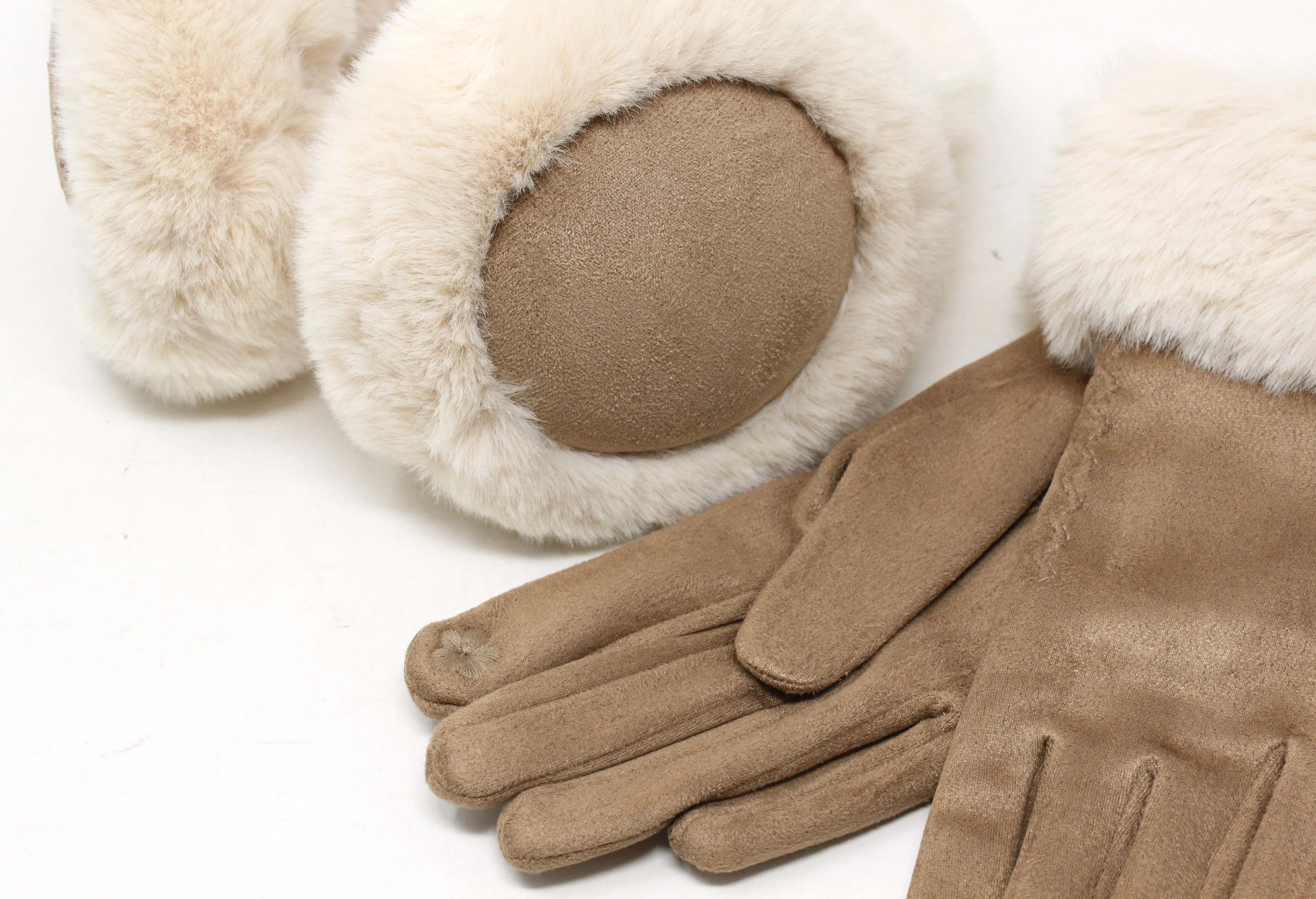 Luxury Earmuff & Glove Set - Image 13