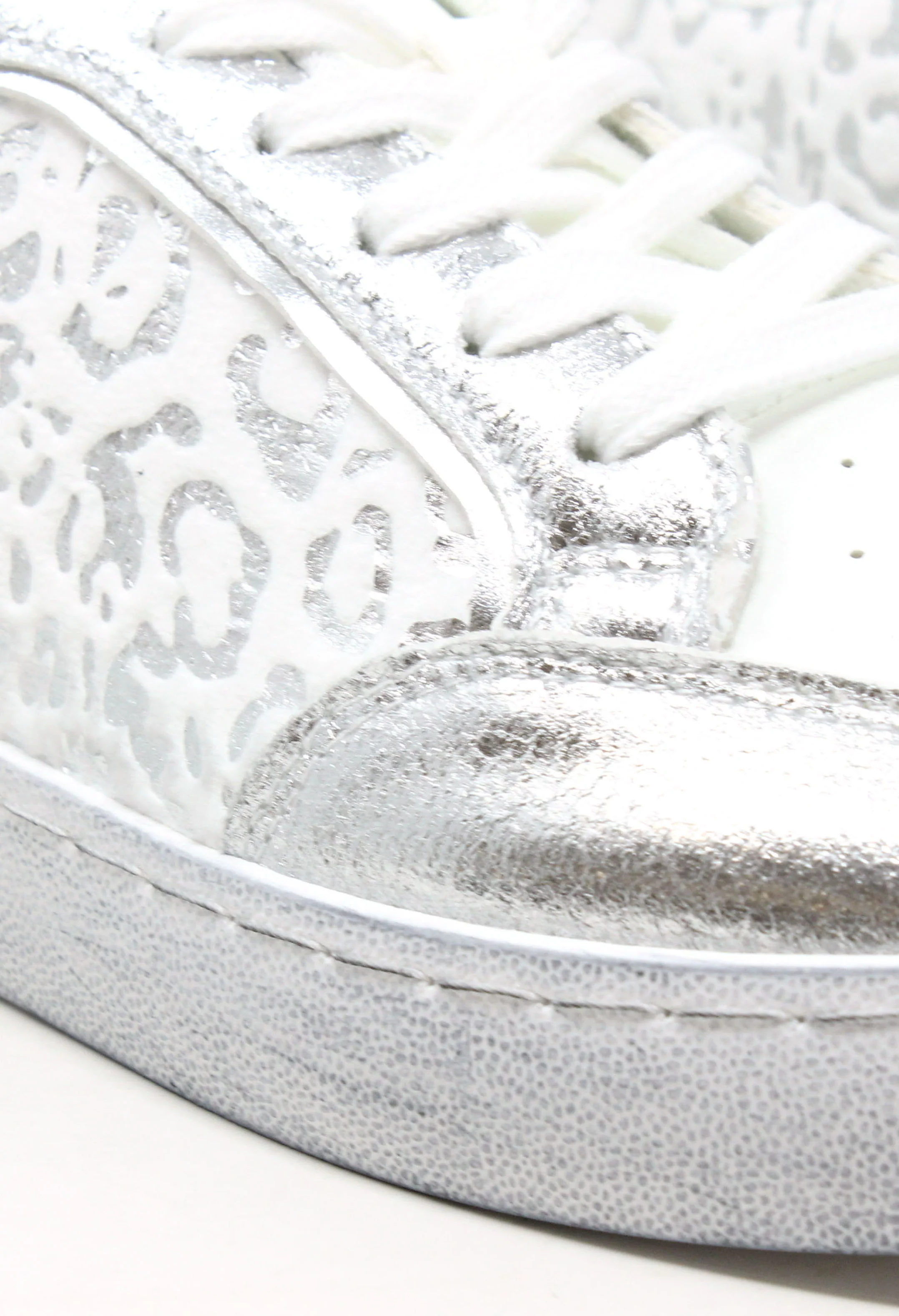 Metallic Leo Trainer - Image 12