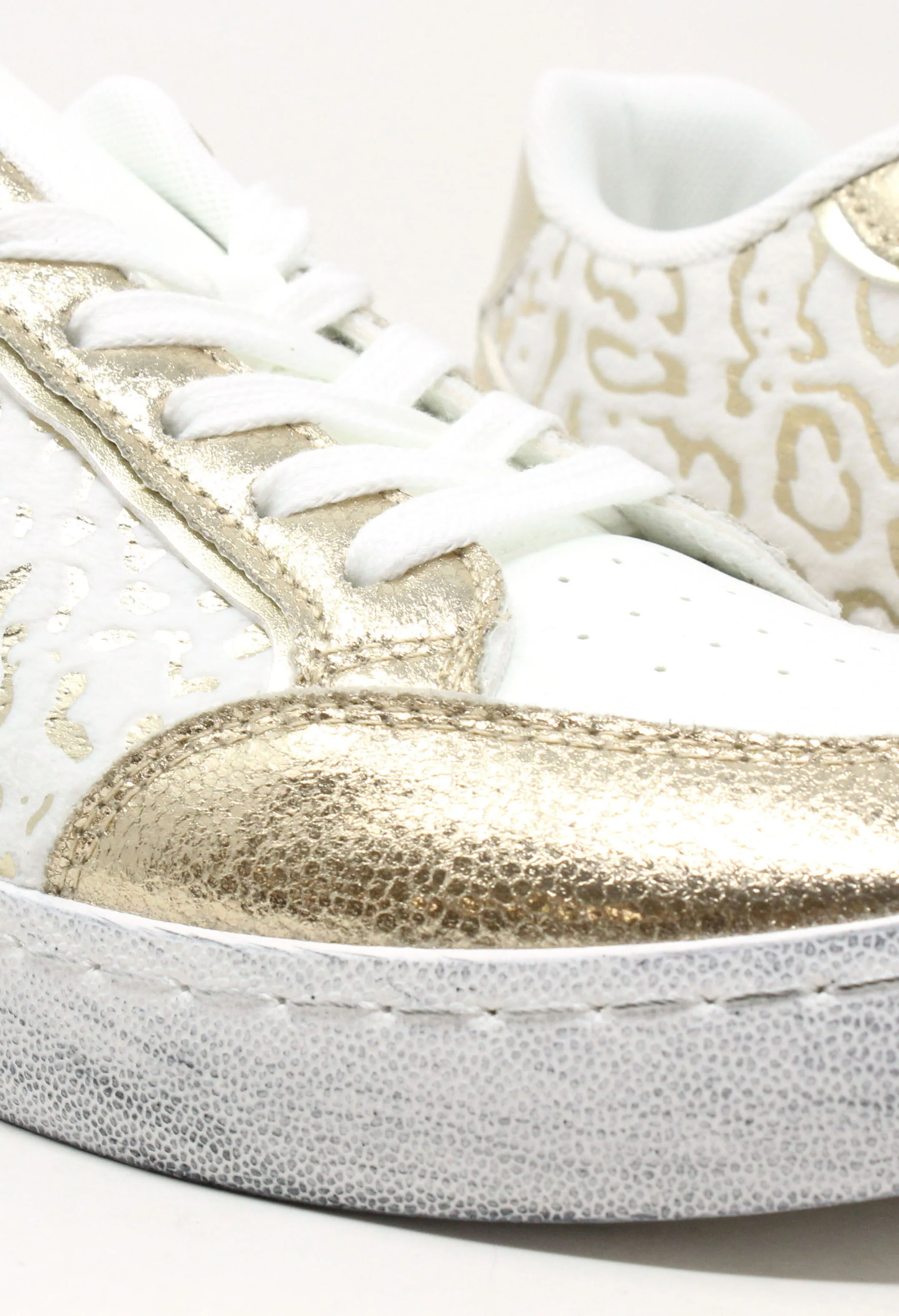 Metallic Leo Trainer - Image 6