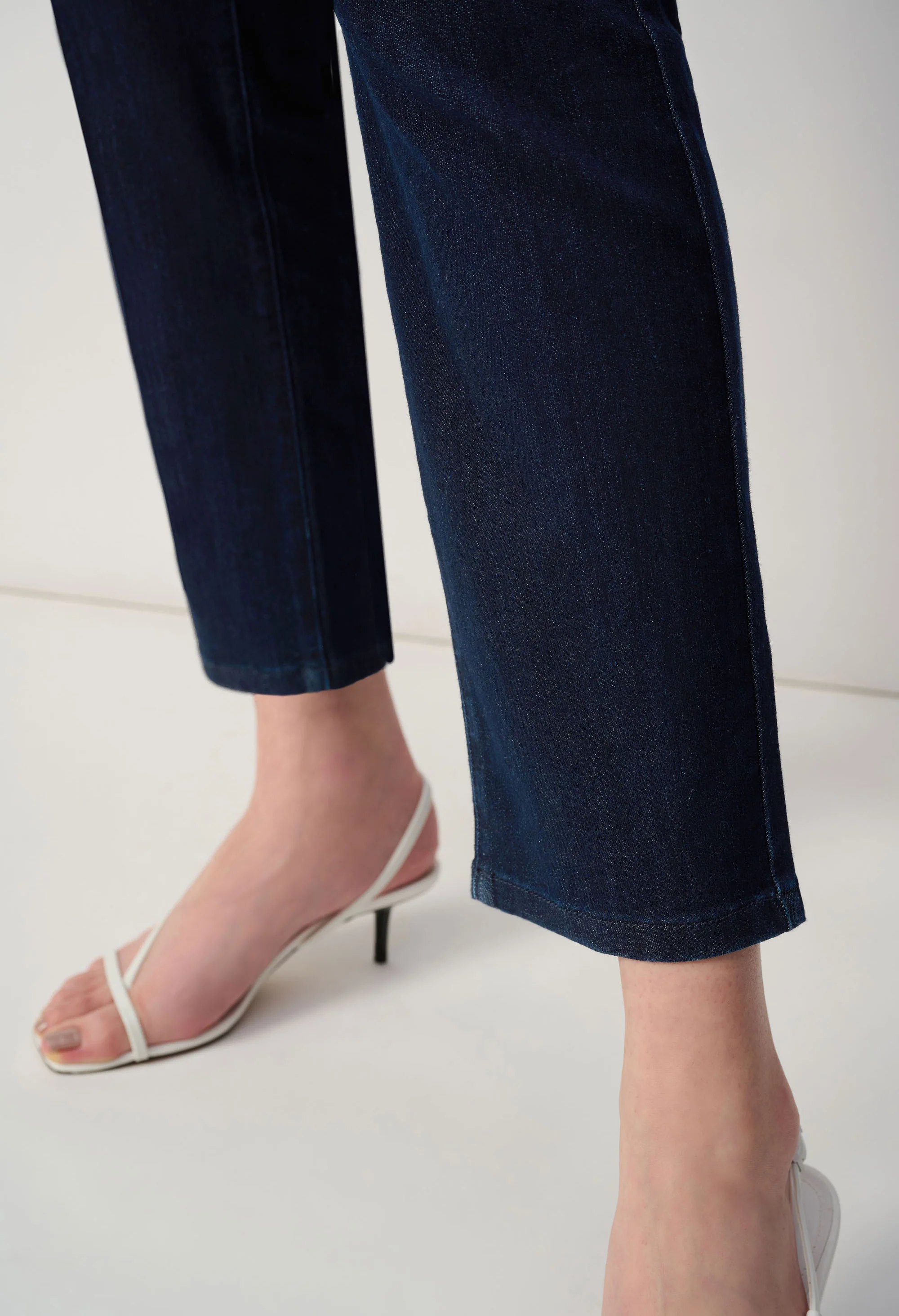Mid-rise Casual Jeans Style - Image 6