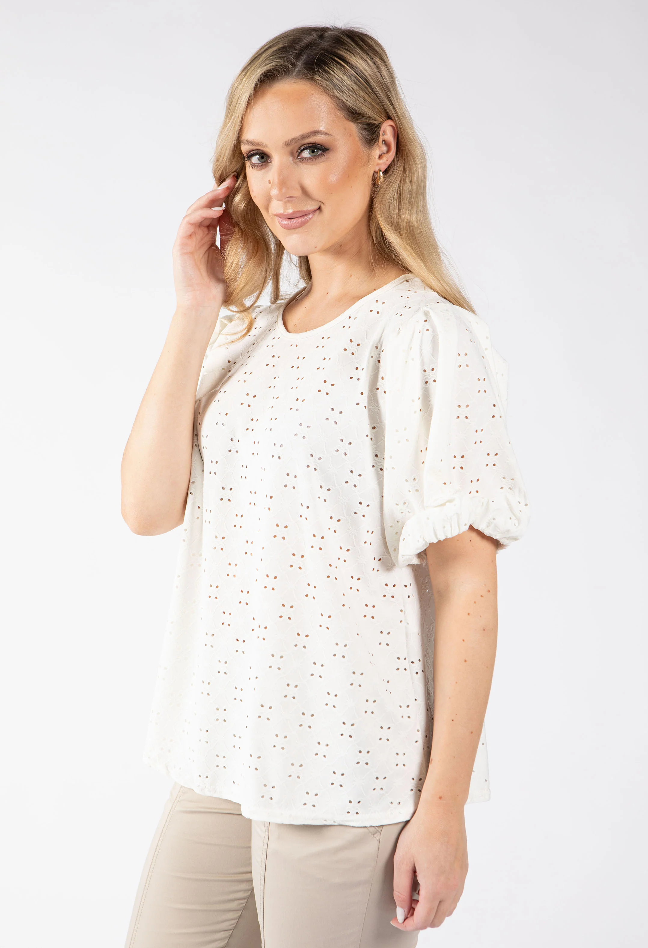 Paca Floral Embroidery Top - Image 5