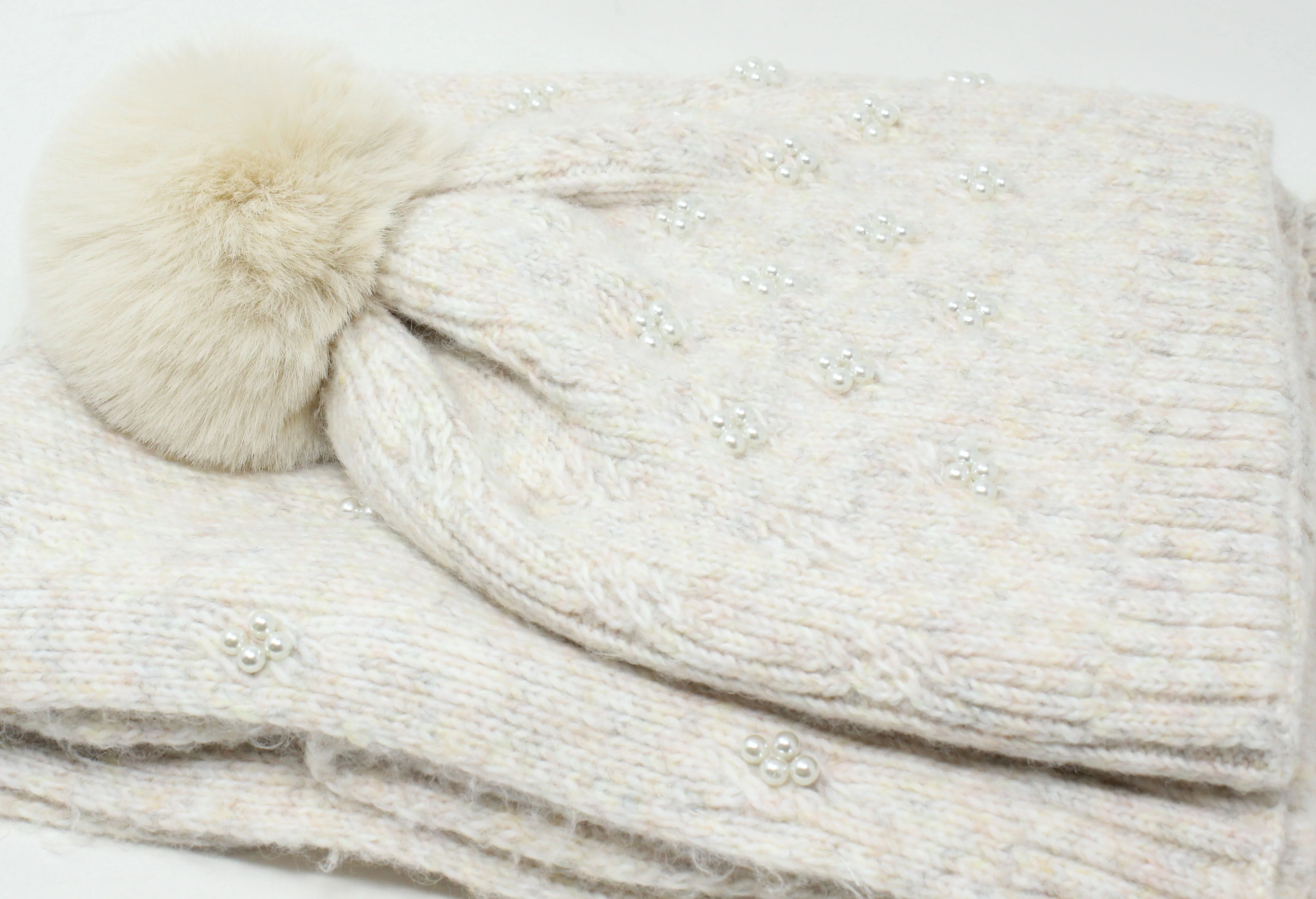 Pearl Hat and Scarf Giftset - Image 4