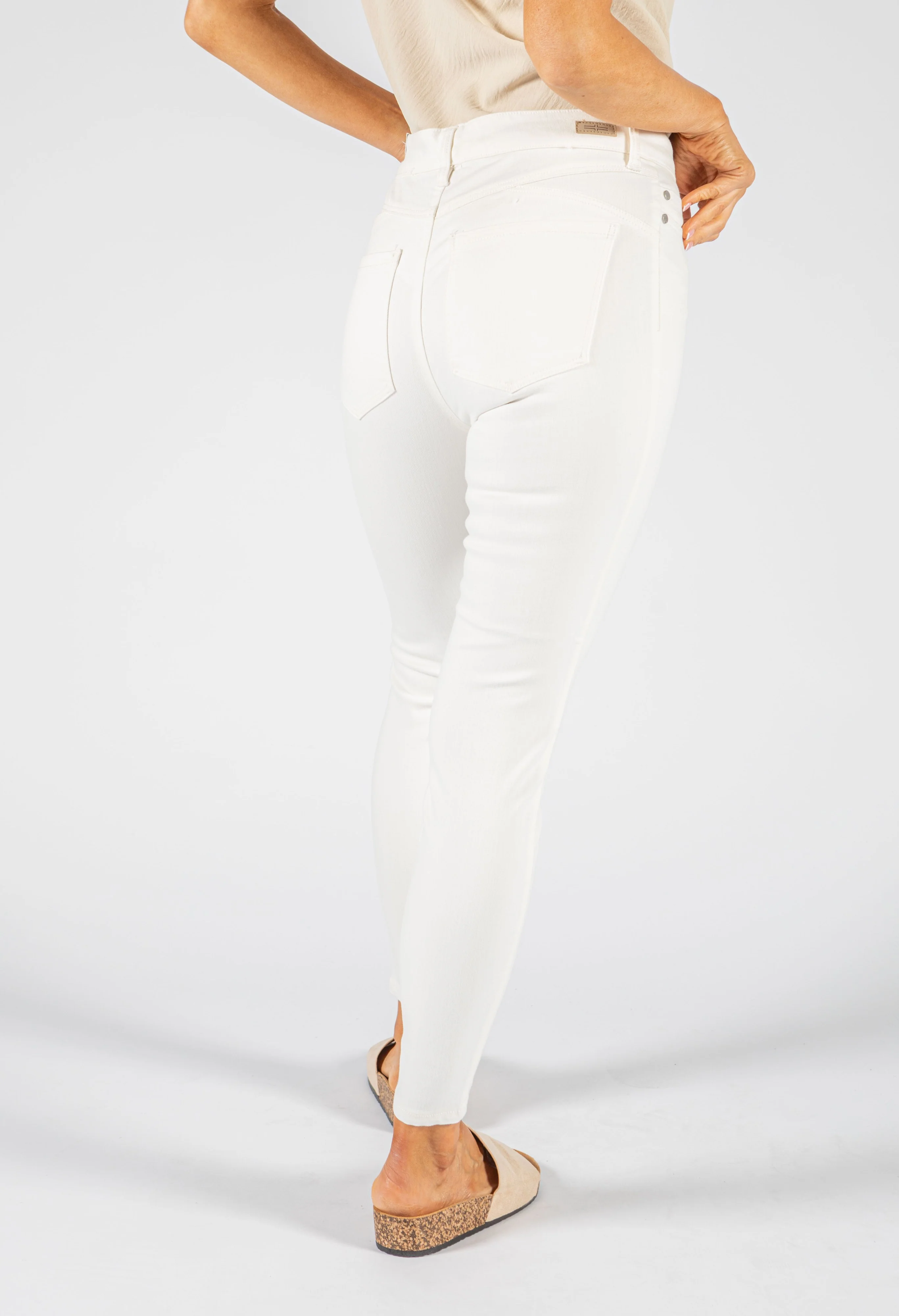 PIPER HUGGER ANKLE SKINNY IN PORCELAIN - Image 2
