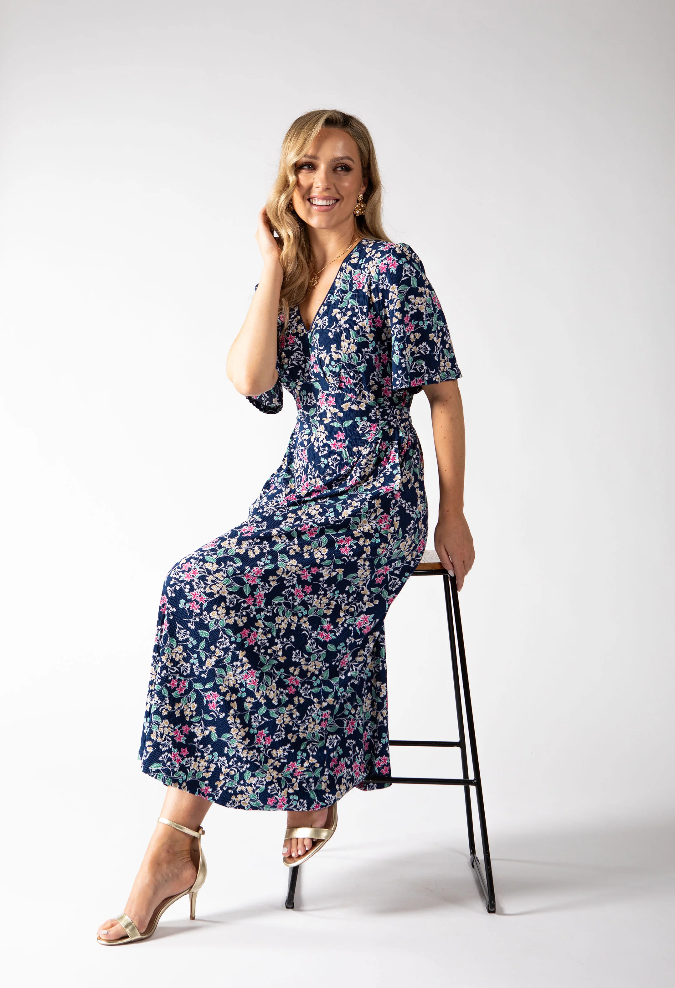 Pretty Floral Print V-Neck Midi Dress - Image 4