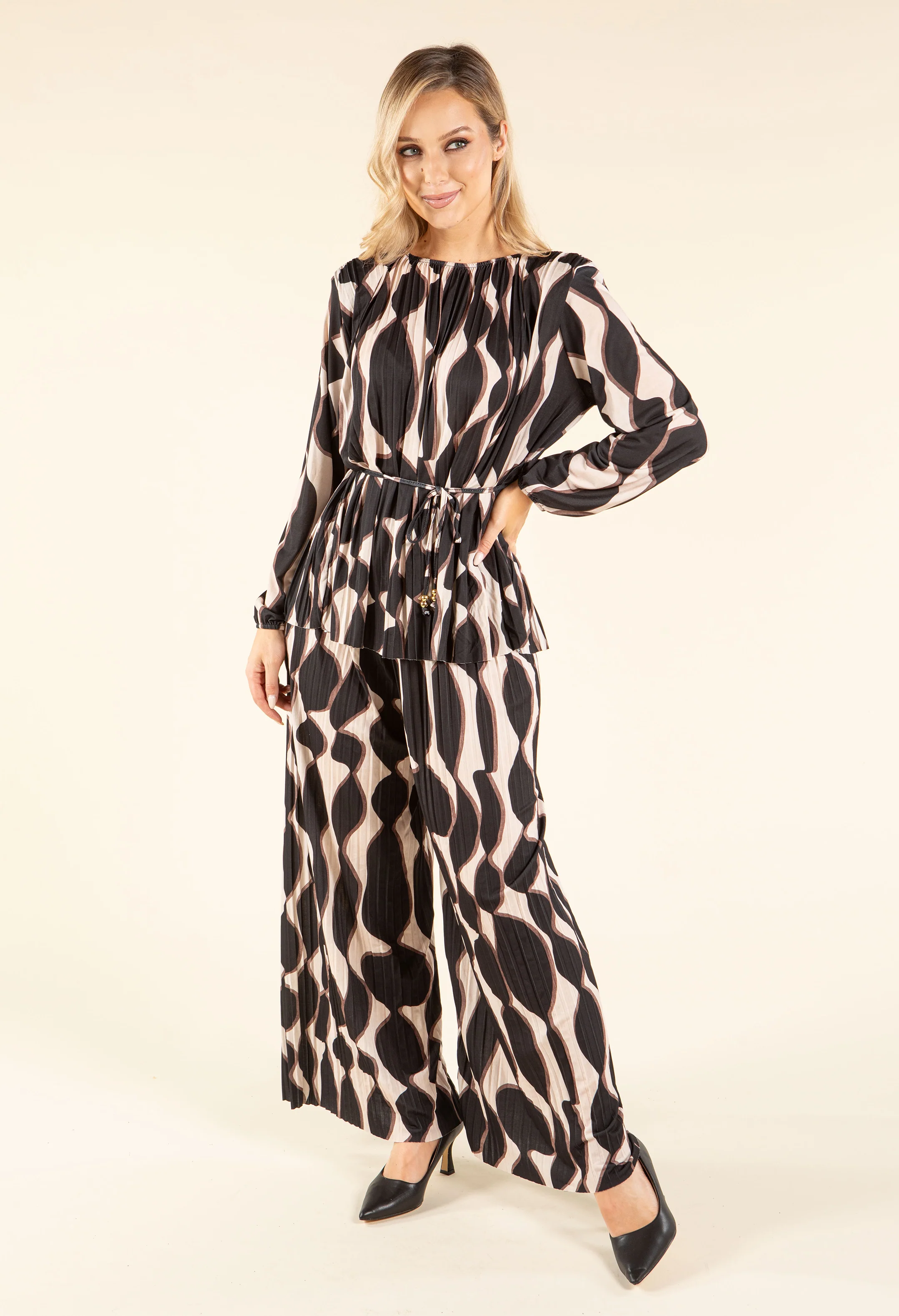 Retro Plisse Pleated Co-Ord - Image 5