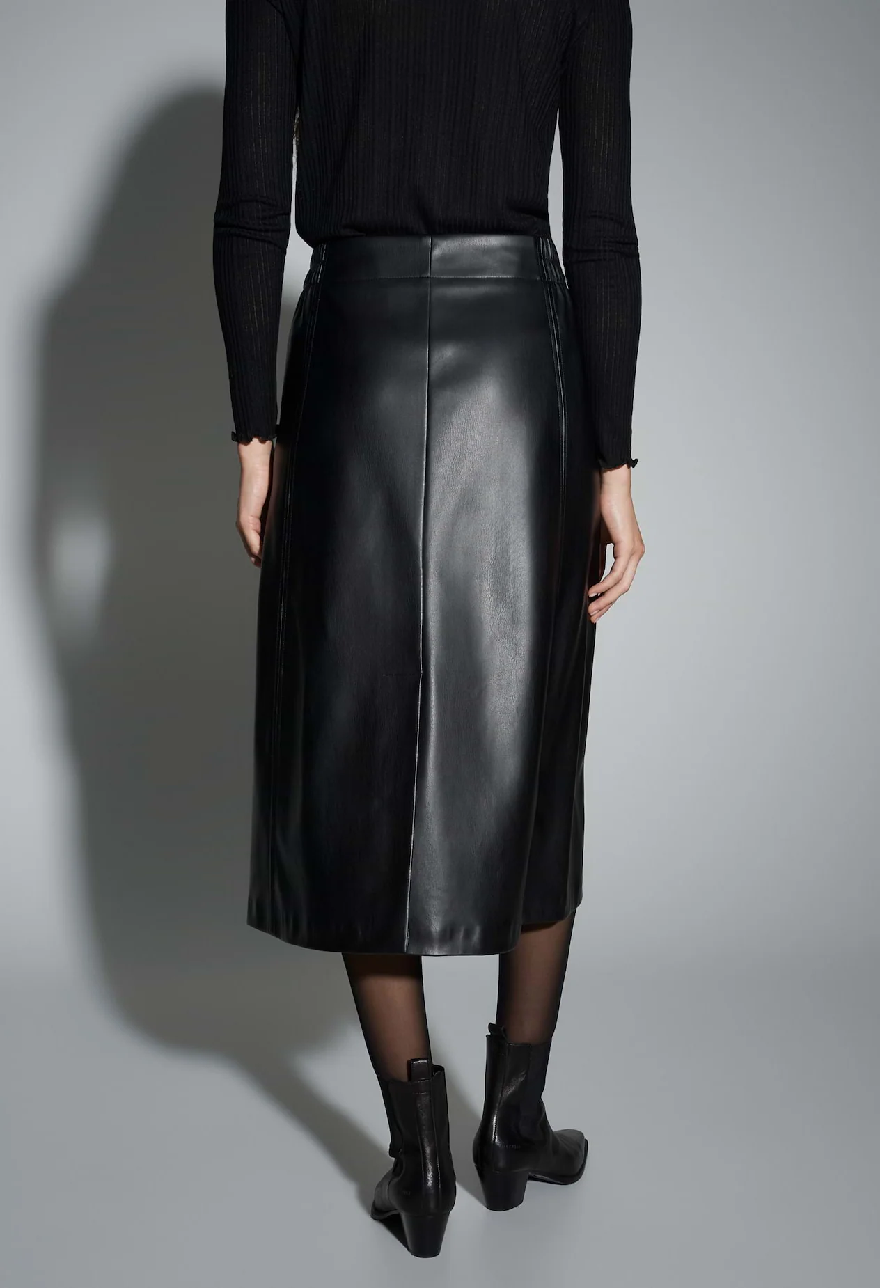 Roga midi skirt in soft faux leather - Image 4