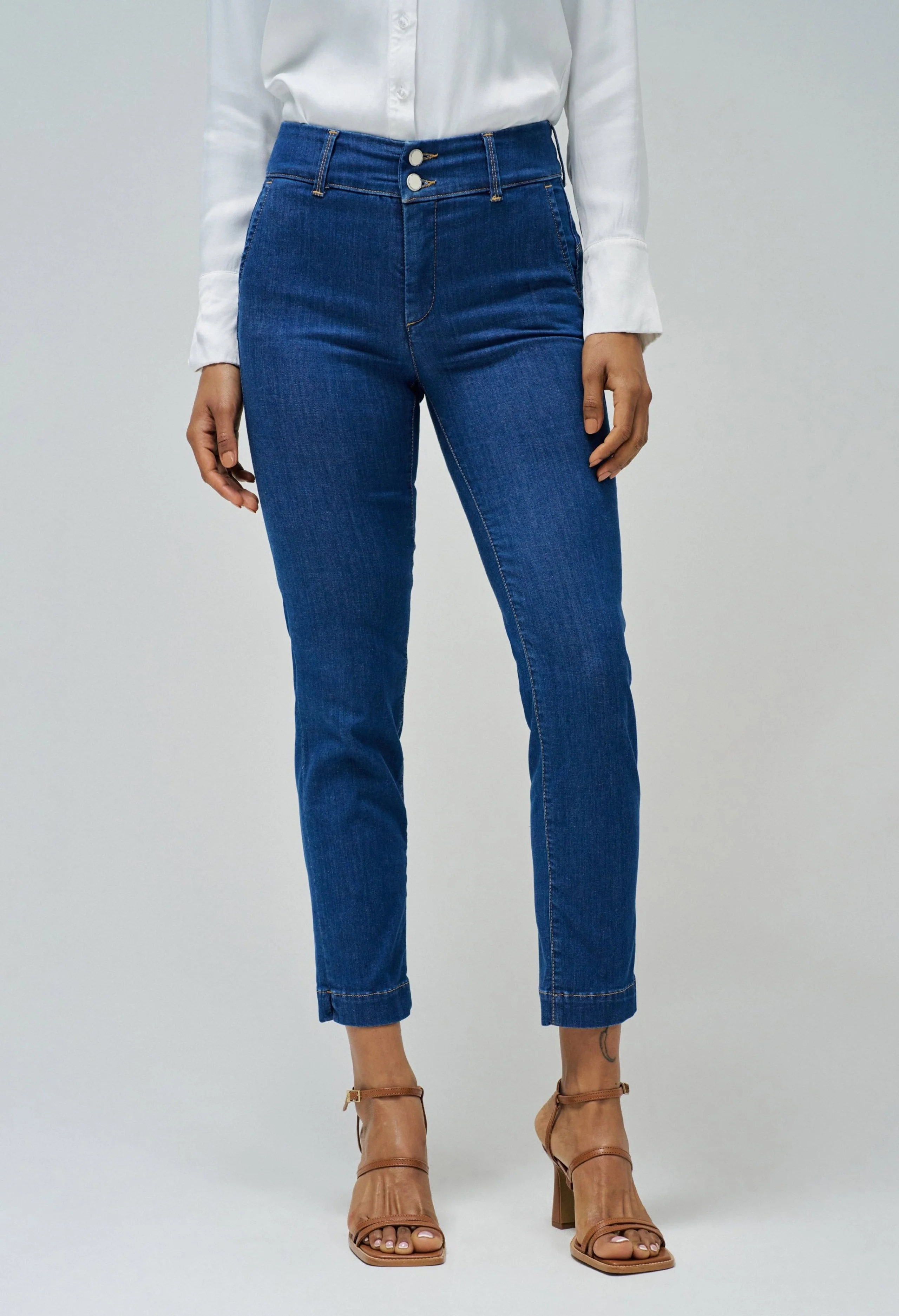 Secret Chino Push In Jeans - Image 2