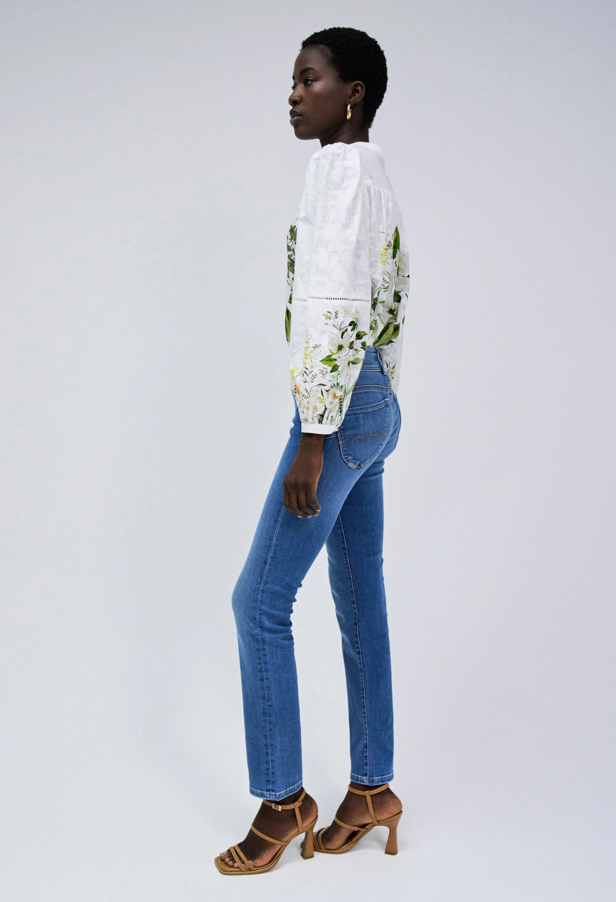 Secret Slim Push in Jeans - Image 3