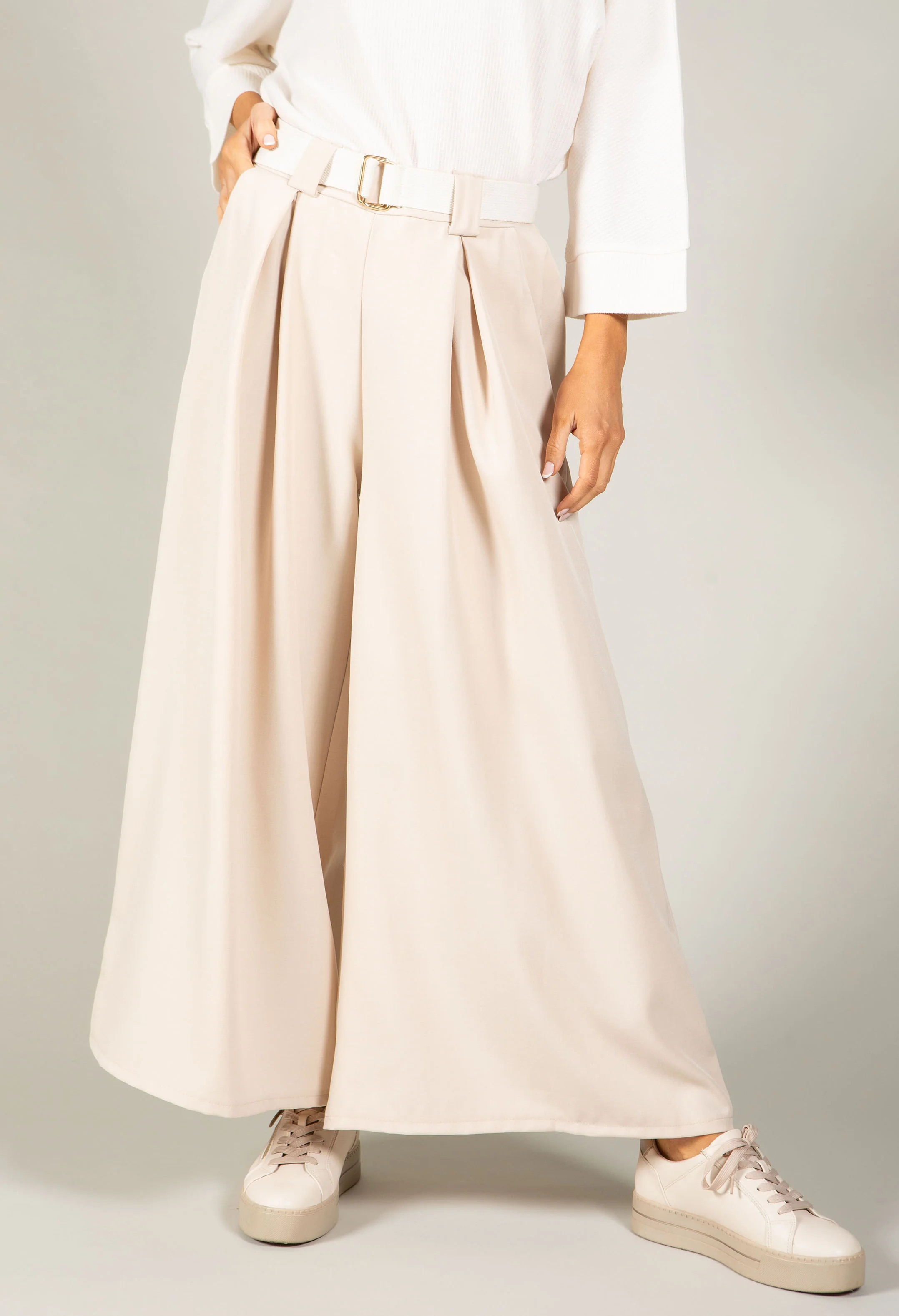 Short Wide Leg Belted Trousers