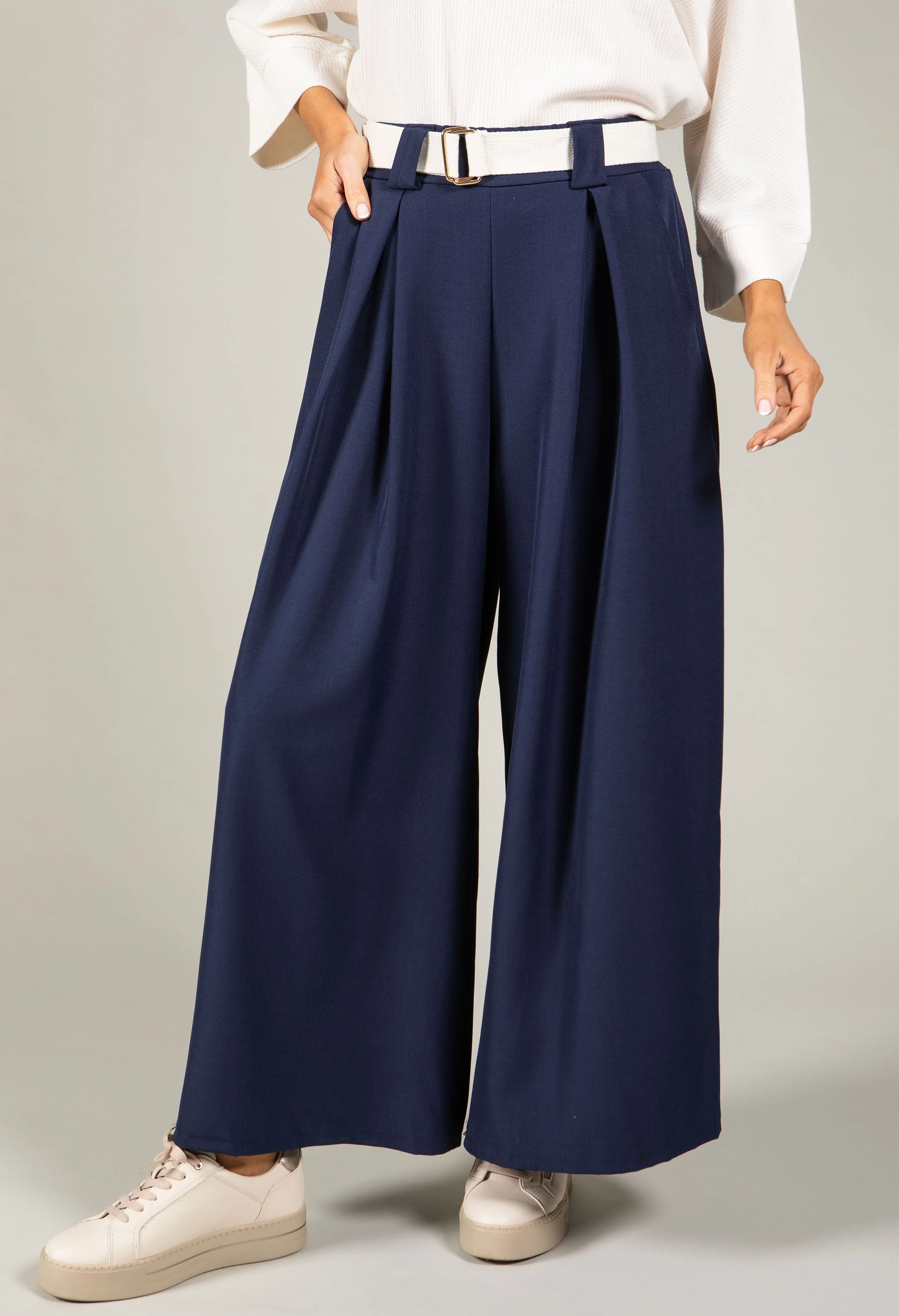 Short Wide Leg Belted Trousers - Image 6