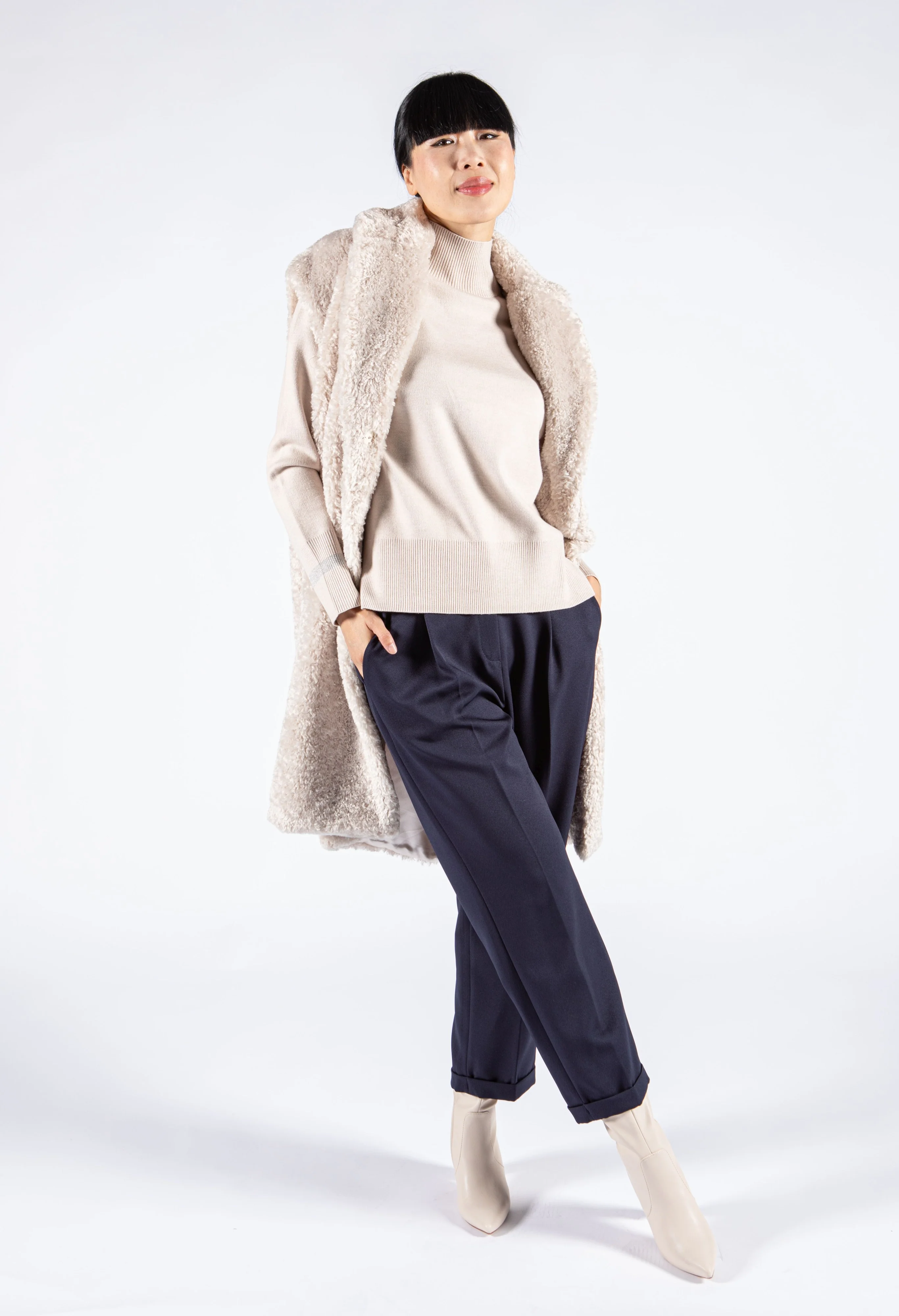 Sleeveless Borg Coat - Image 2