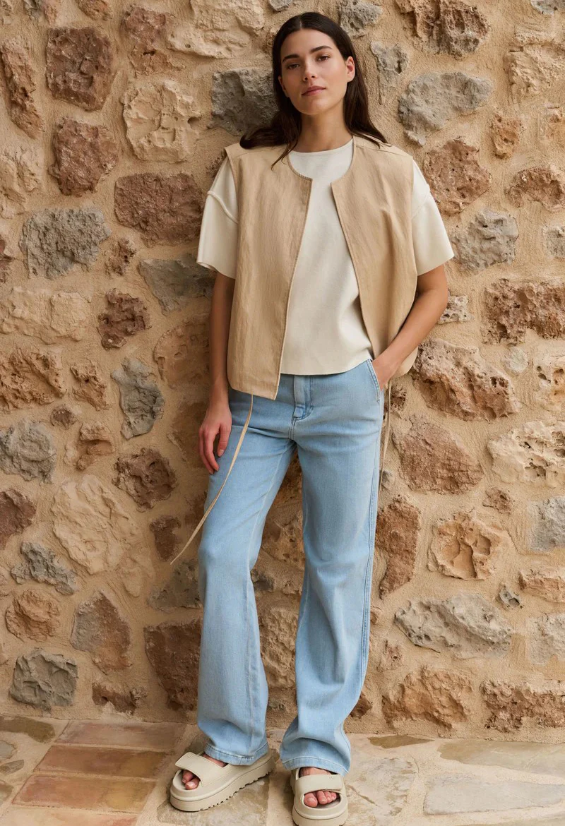 Sleeveless summer jacket with drawstrings - Image 2