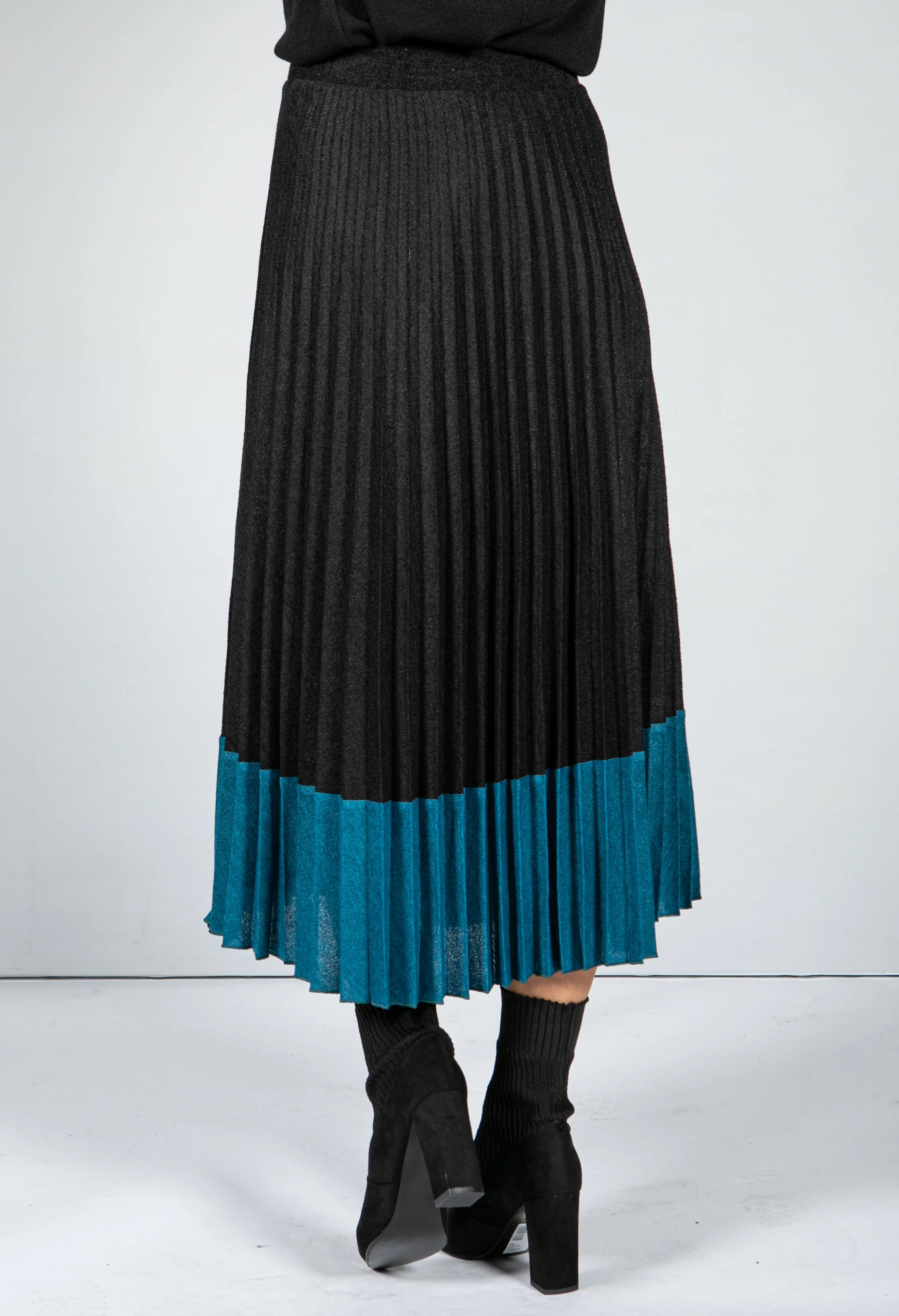 Soft Feel Fine Knit Pleated Skirt in Black & Teal - Image 4