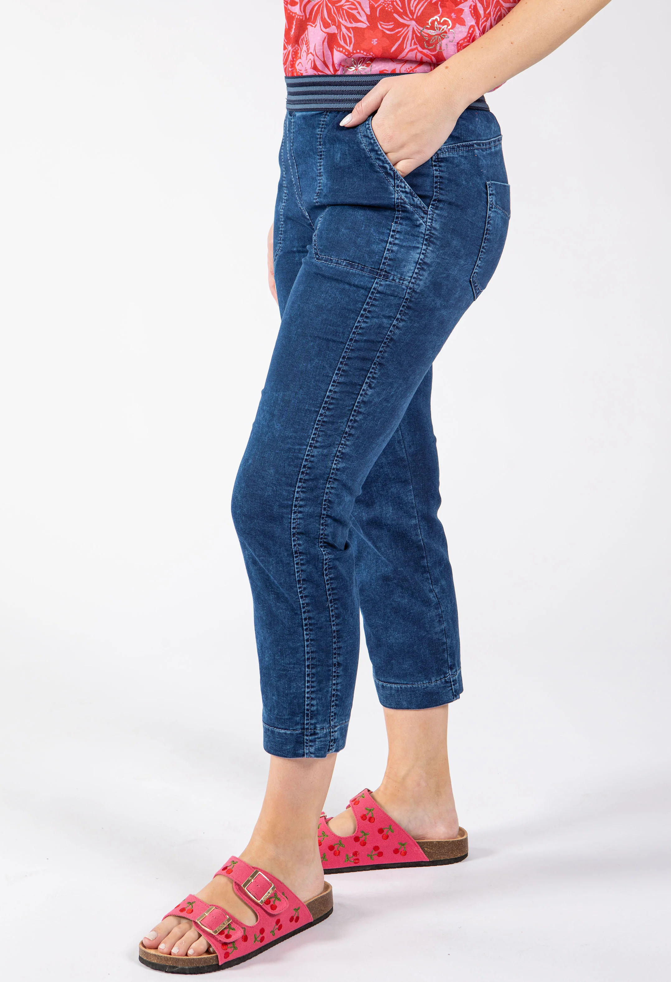 Sue 3/4 Jogpants - Image 25