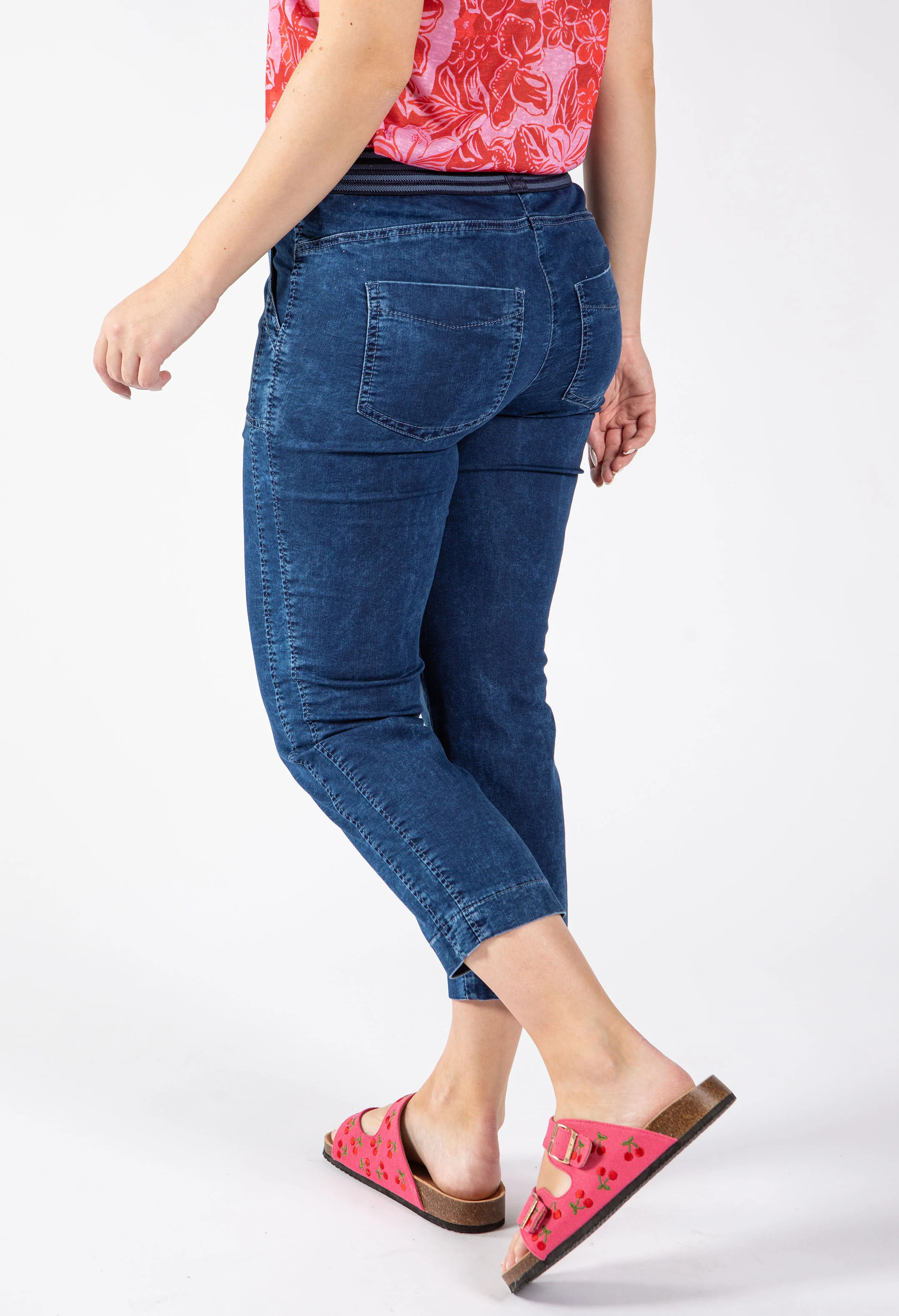Sue 3/4 Jogpants - Image 26