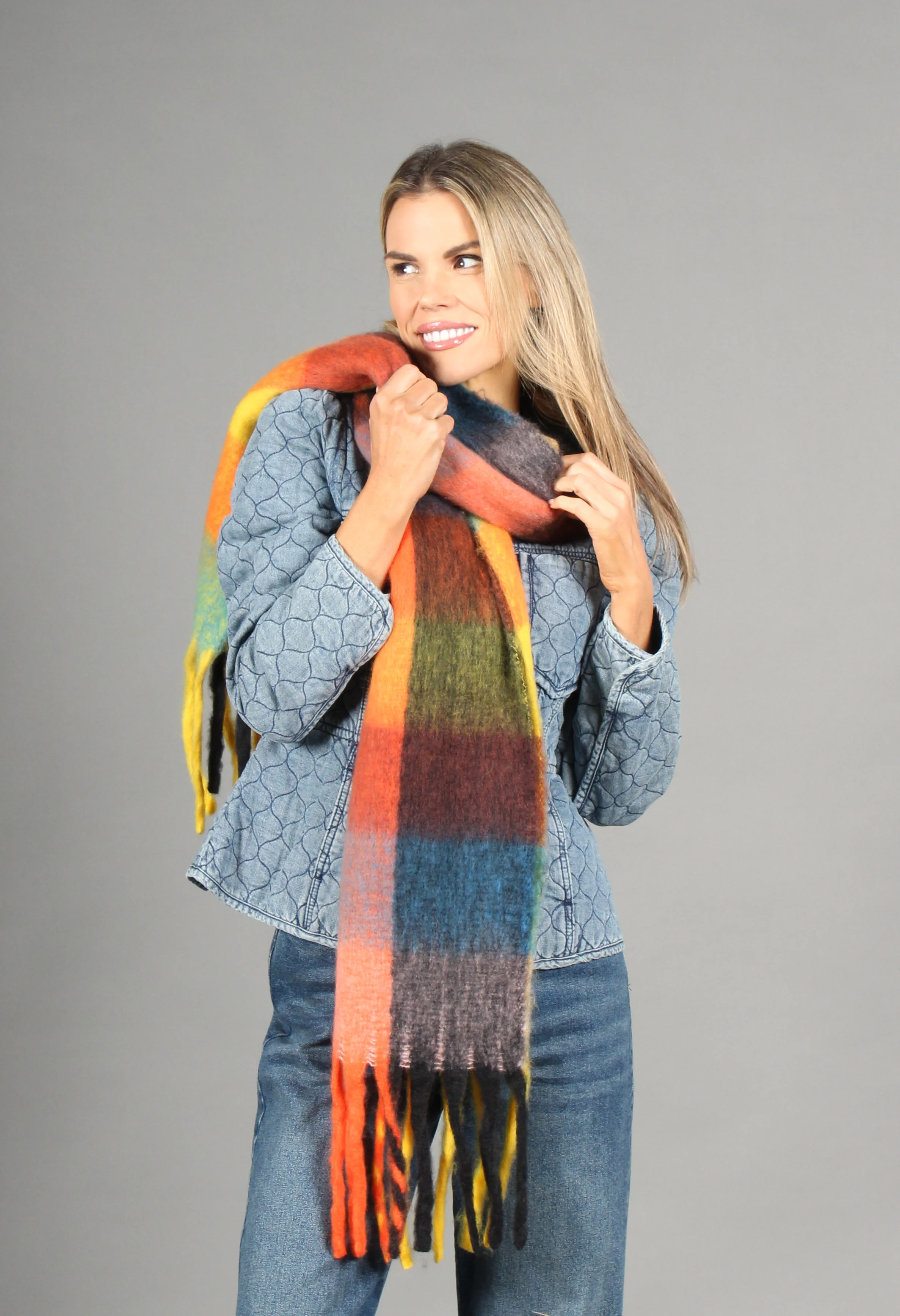 Super Soft Tassel End Check Scarf - Image 12