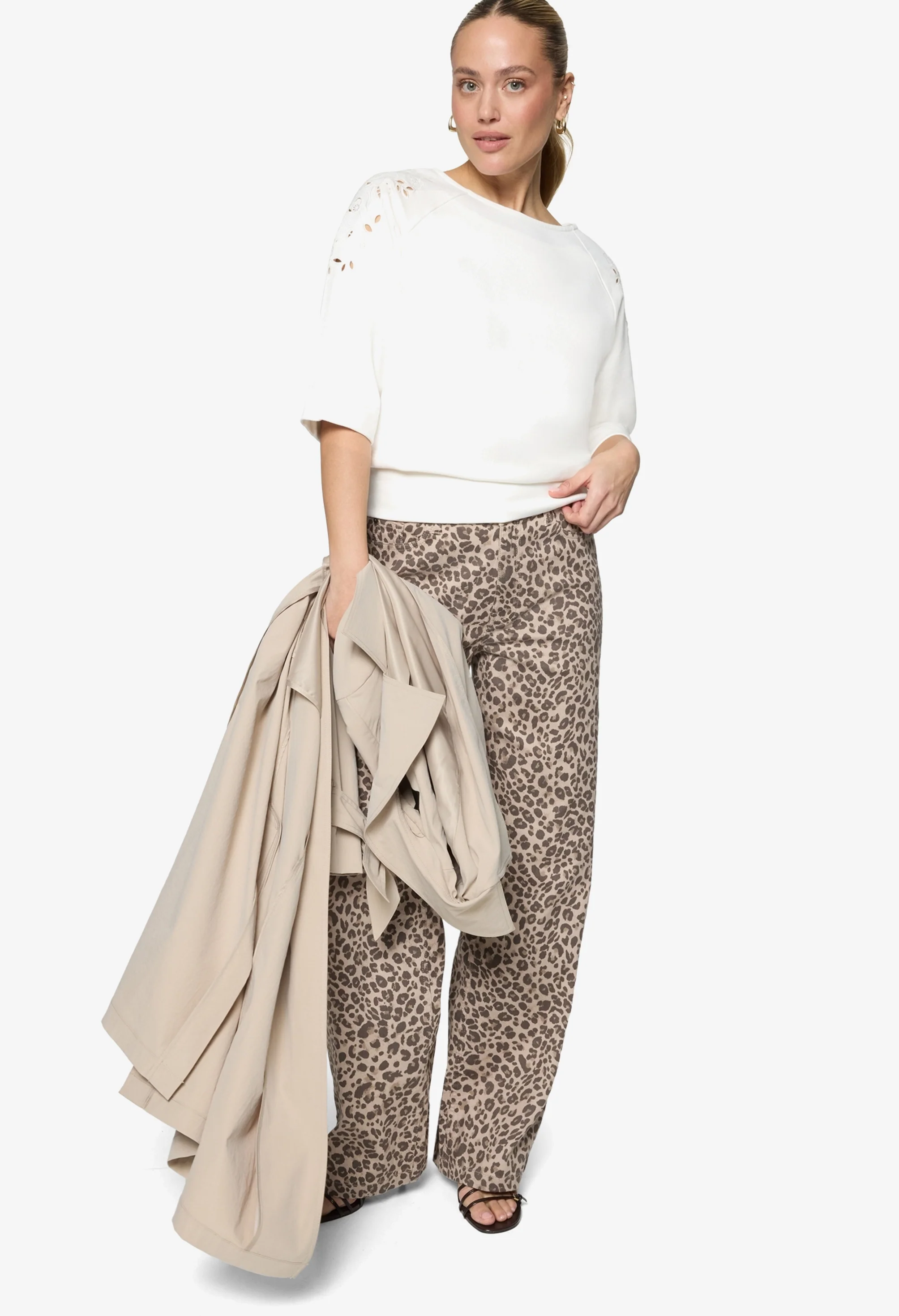 Sweatshirt with lace pattern - Image 3