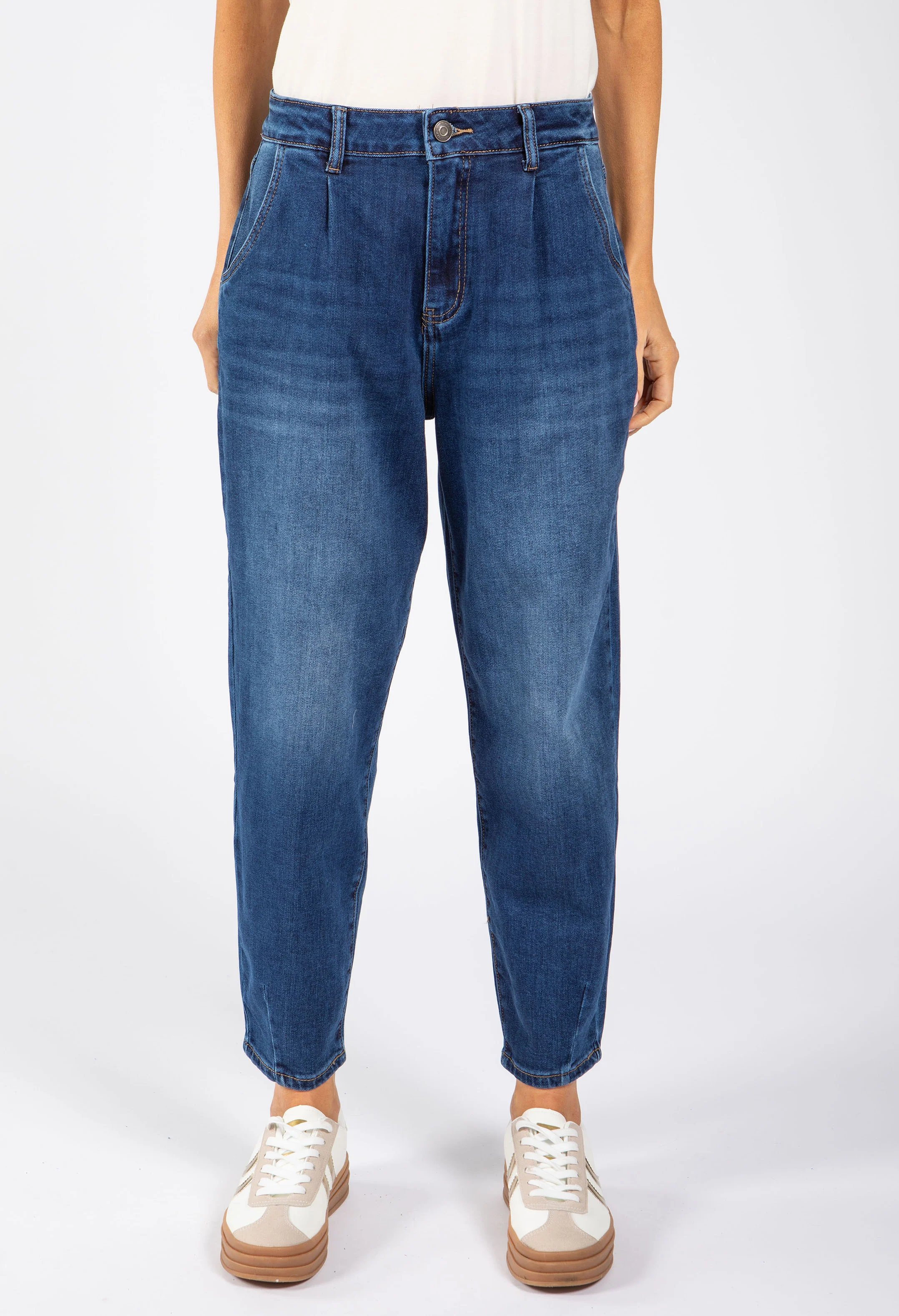 Talyssa Barrel Fit Jeans - Image 4