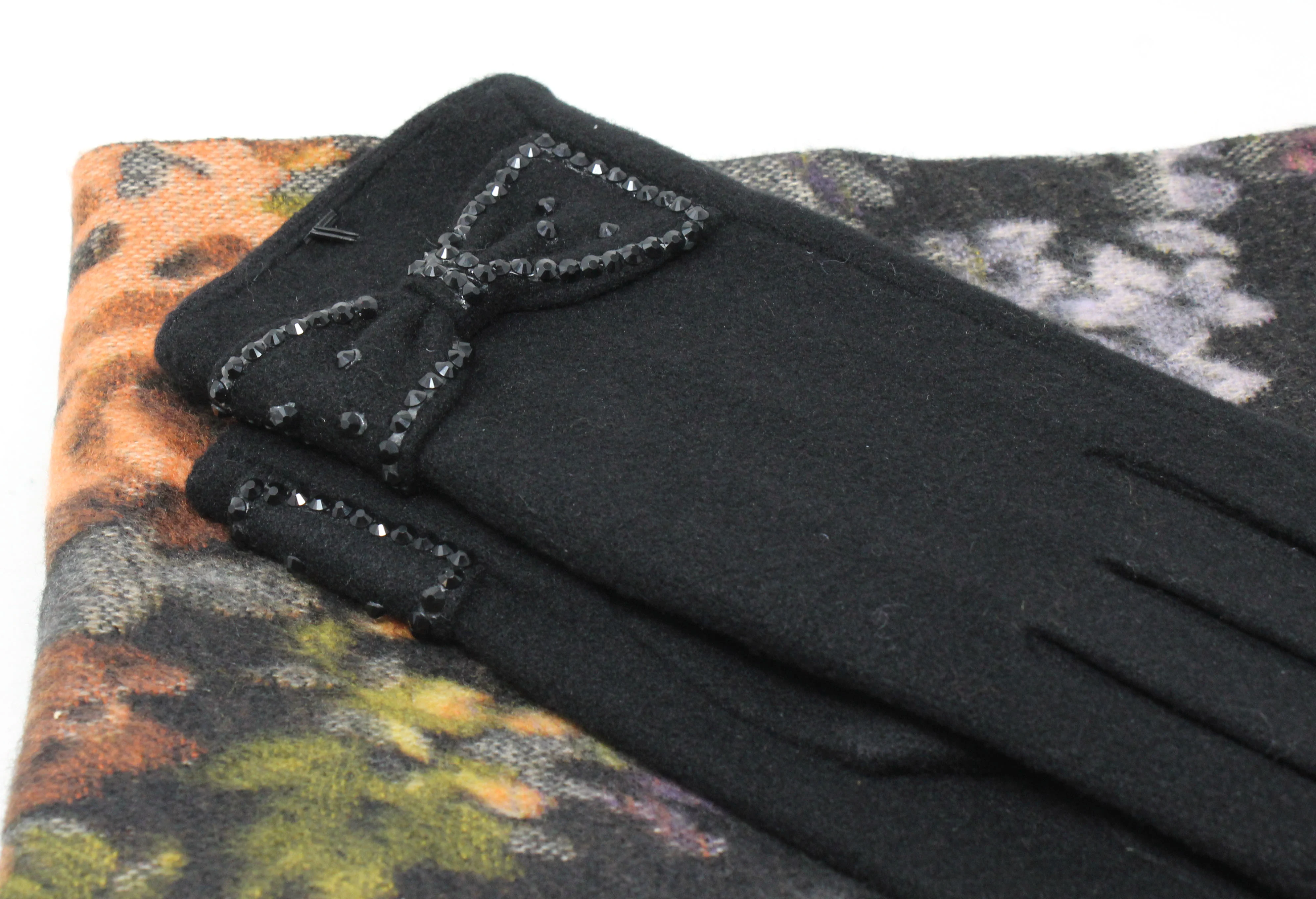 Wool Glove and Scarf Gift Set - Image 11